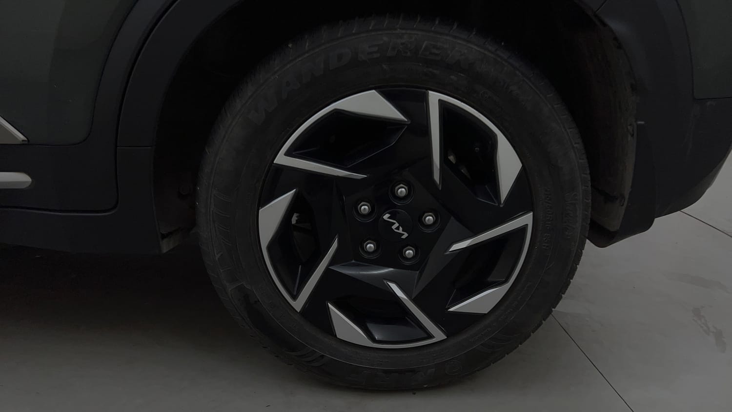 Used 2024 Kia Sonet HTX 1.5 Diesel AT Diesel Automatic tyres LEFT REAR TYRE RIM VIEW