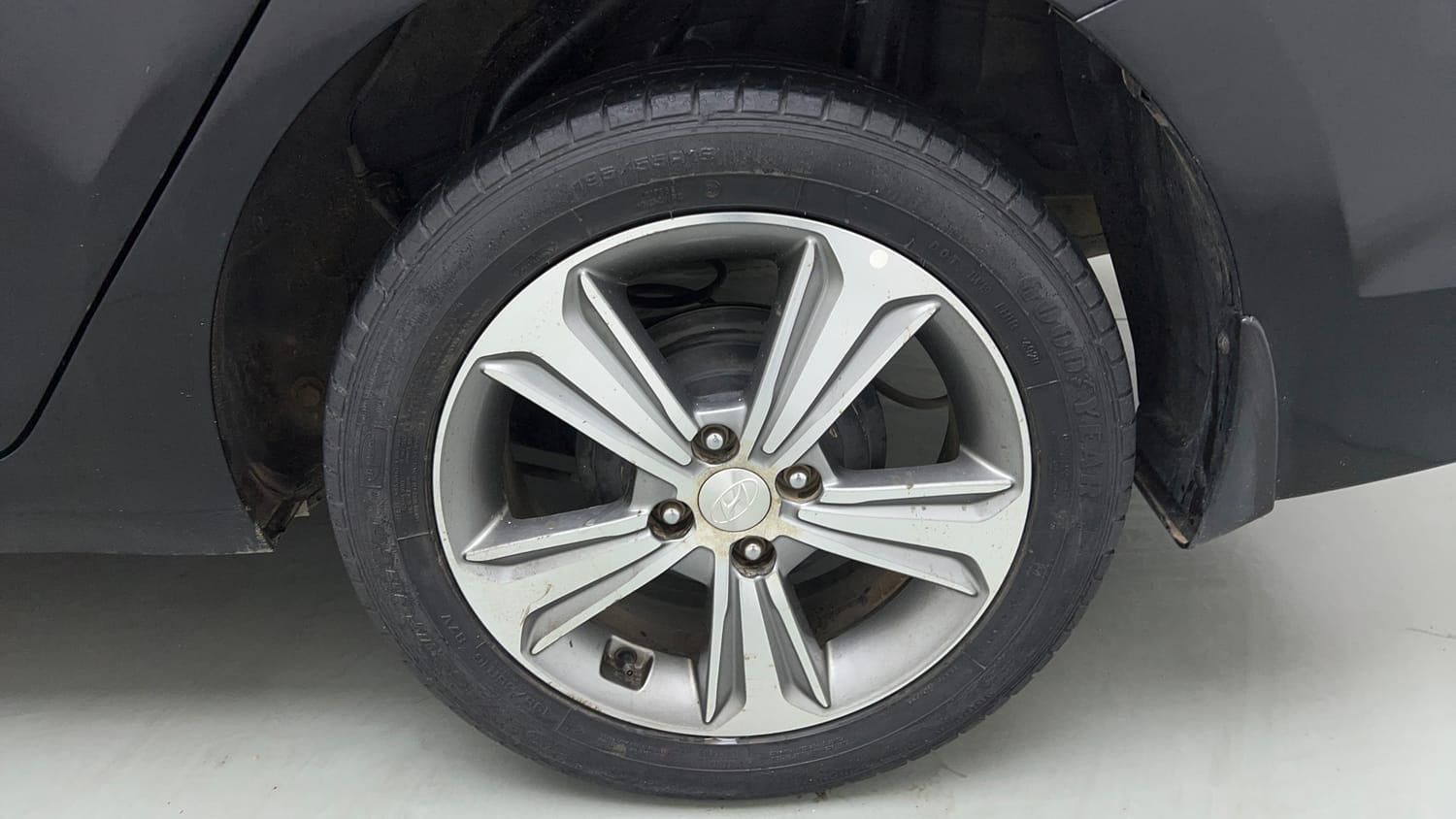 Used 2018 Hyundai Verna SX (O)1.6 VTVT Petrol Manual tyres LEFT REAR TYRE RIM VIEW