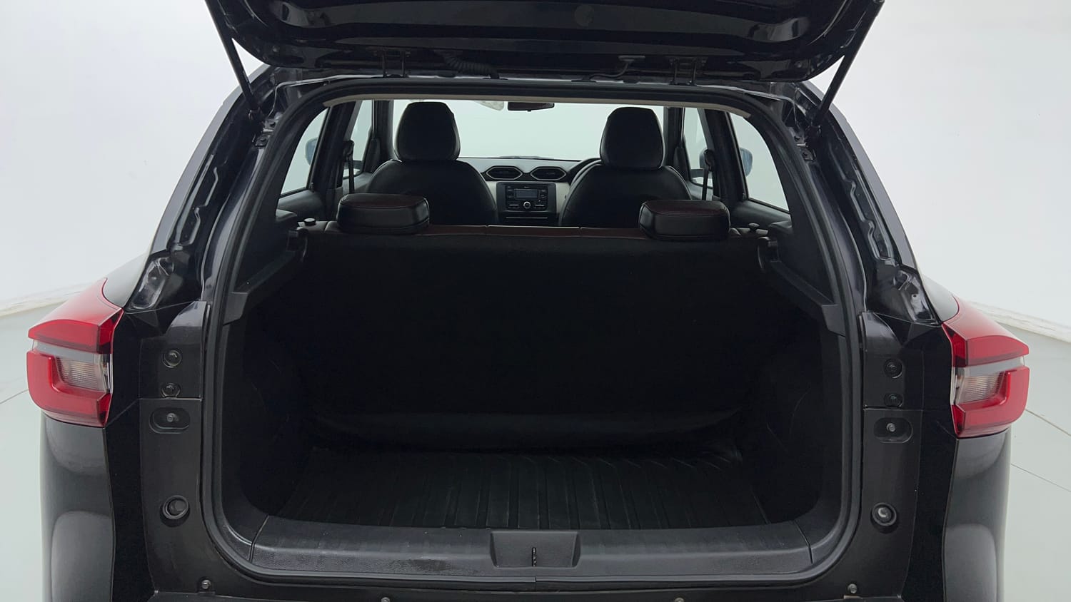 Used 2024 Nissan Magnite XL Petrol Manual interior DICKY INSIDE VIEW
