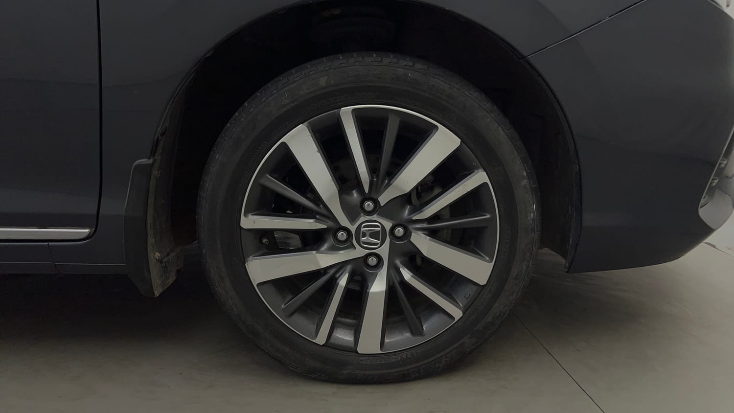 Used 2022 Honda City ZX Petrol Petrol Manual tyres RIGHT FRONT TYRE RIM VIEW