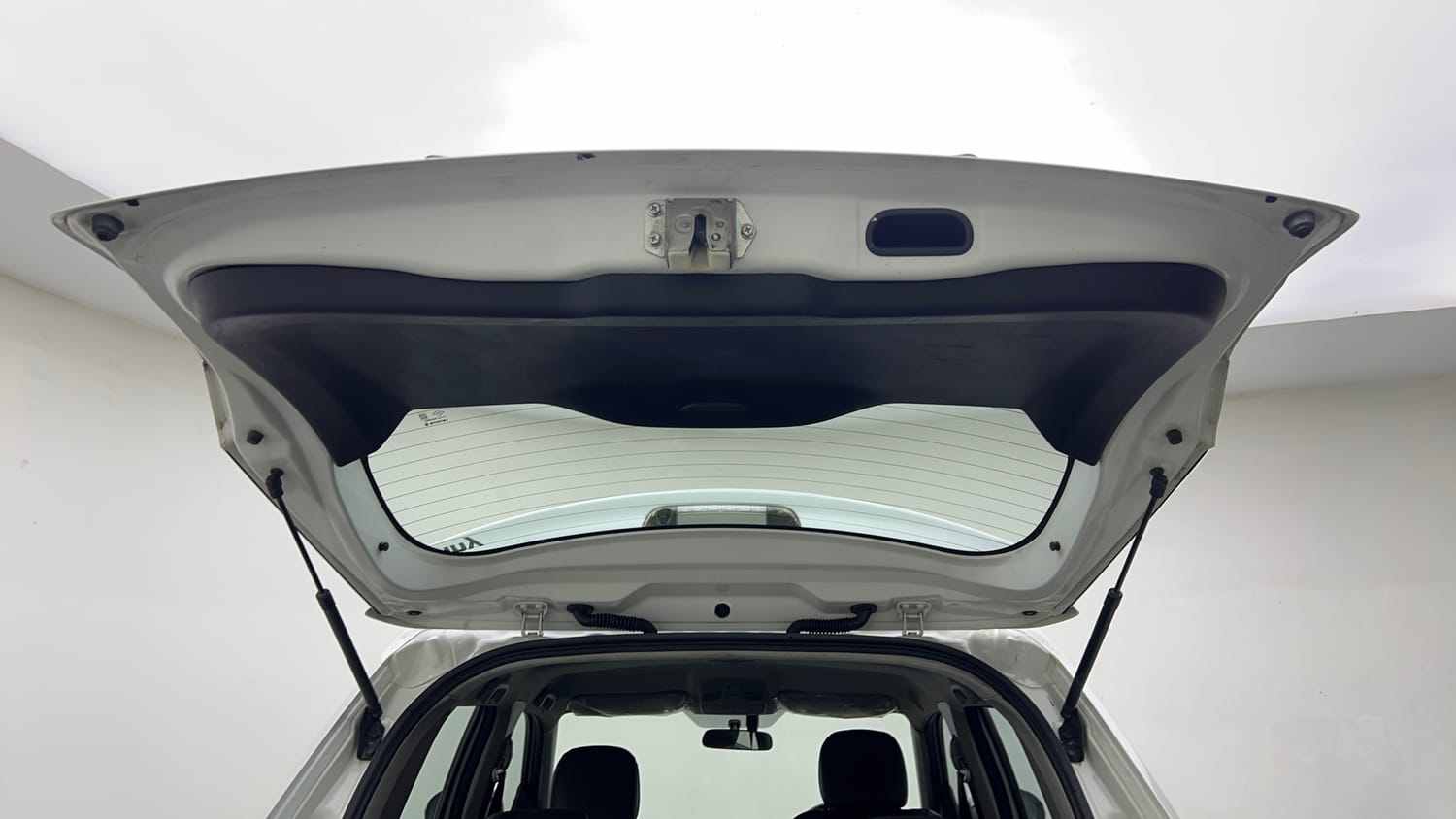 Used 2018 maruti-suzuki Vitara Brezza ZDi Plus AGS Diesel Automatic interior DICKY DOOR OPEN VIEW