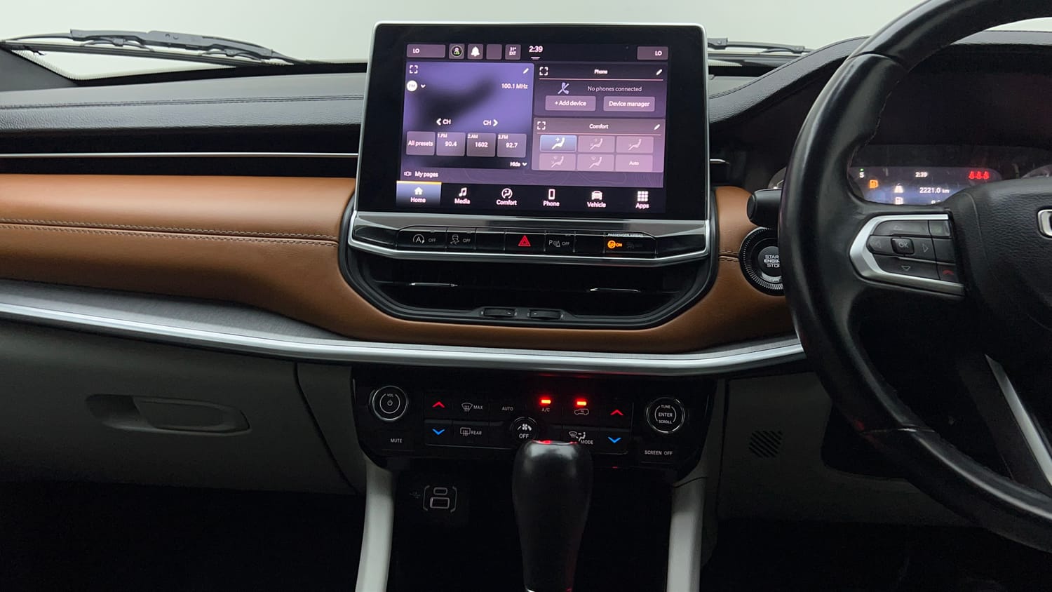Used 2024 Jeep Compass Limited (O) 2.0 Diesel AT Diesel Automatic interior MUSIC SYSTEM & AC CONTROL VIEW