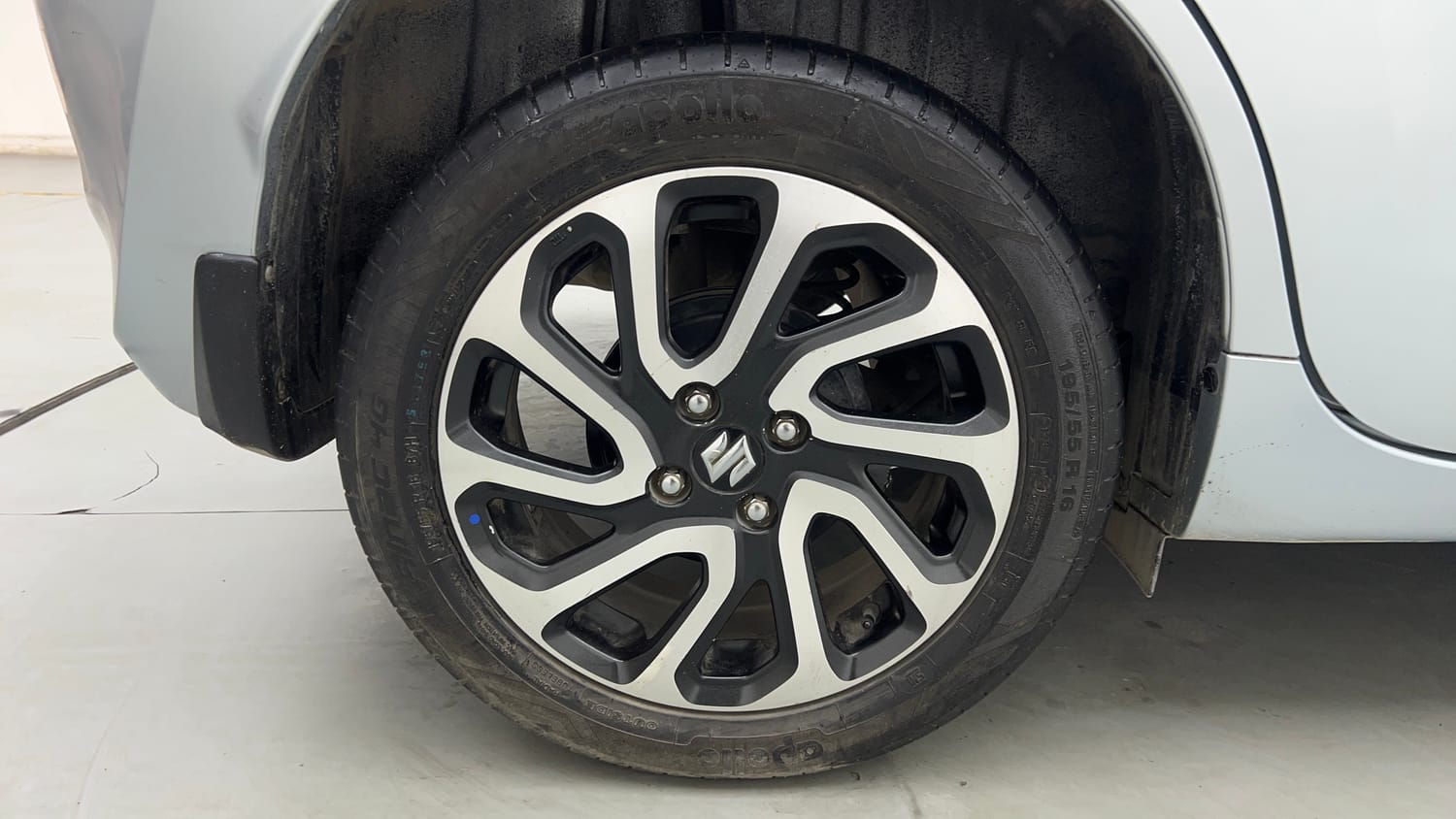 Used 2023 Maruti Suzuki Baleno Alpha AGS Petrol Automatic tyres RIGHT REAR TYRE RIM VIEW
