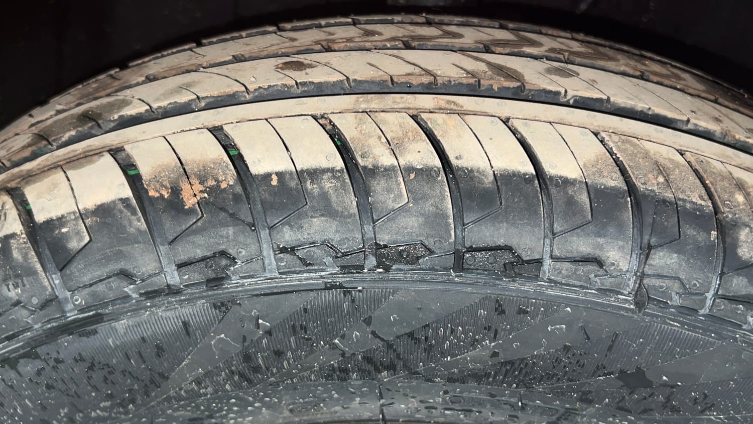 Used 2022 Tata Altroz XE Petrol Petrol Manual tyres RIGHT FRONT TYRE TREAD VIEW