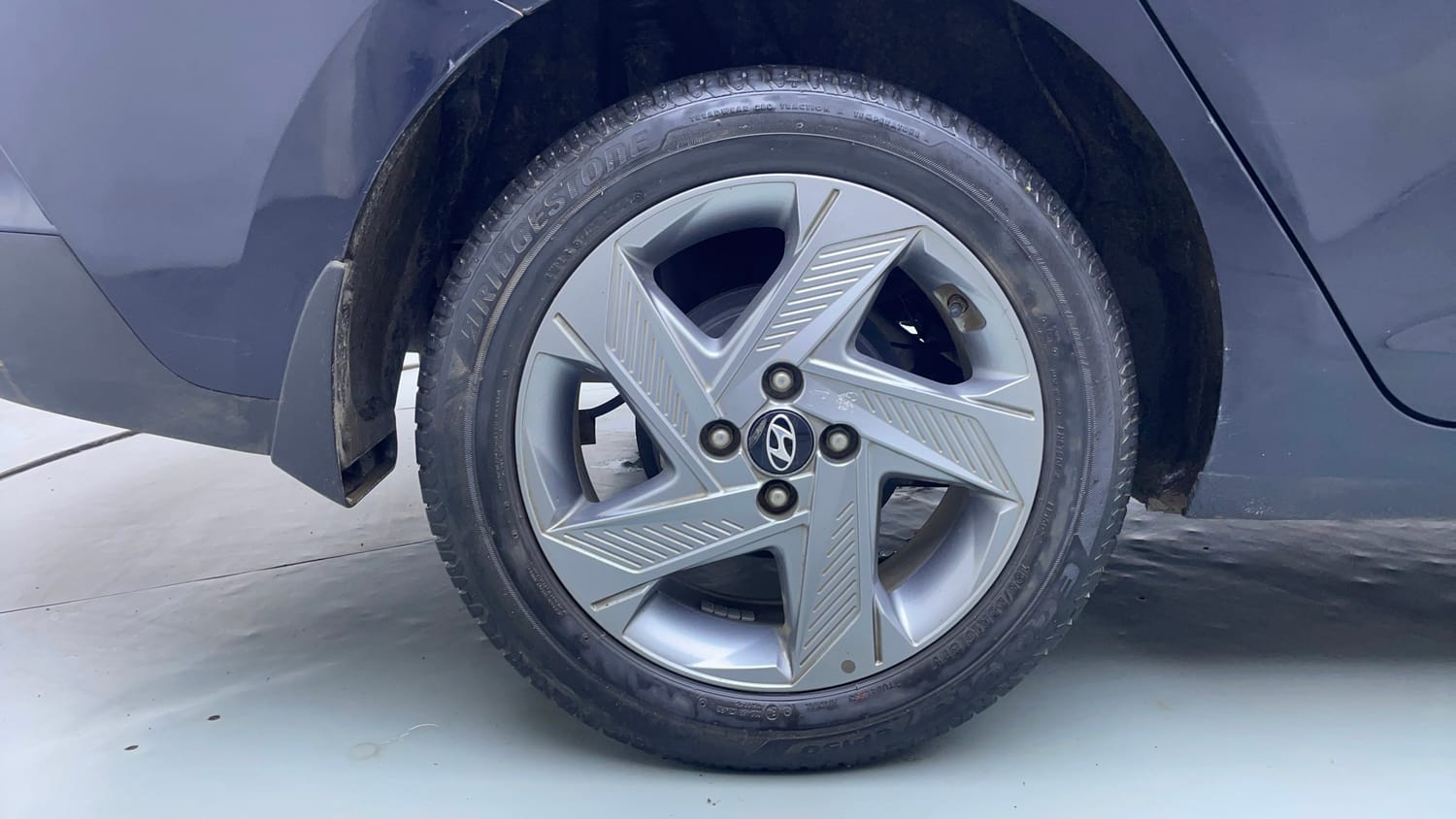 Used 2022 Hyundai Verna SX 1.5 MPi Petrol Manual tyres RIGHT REAR TYRE RIM VIEW