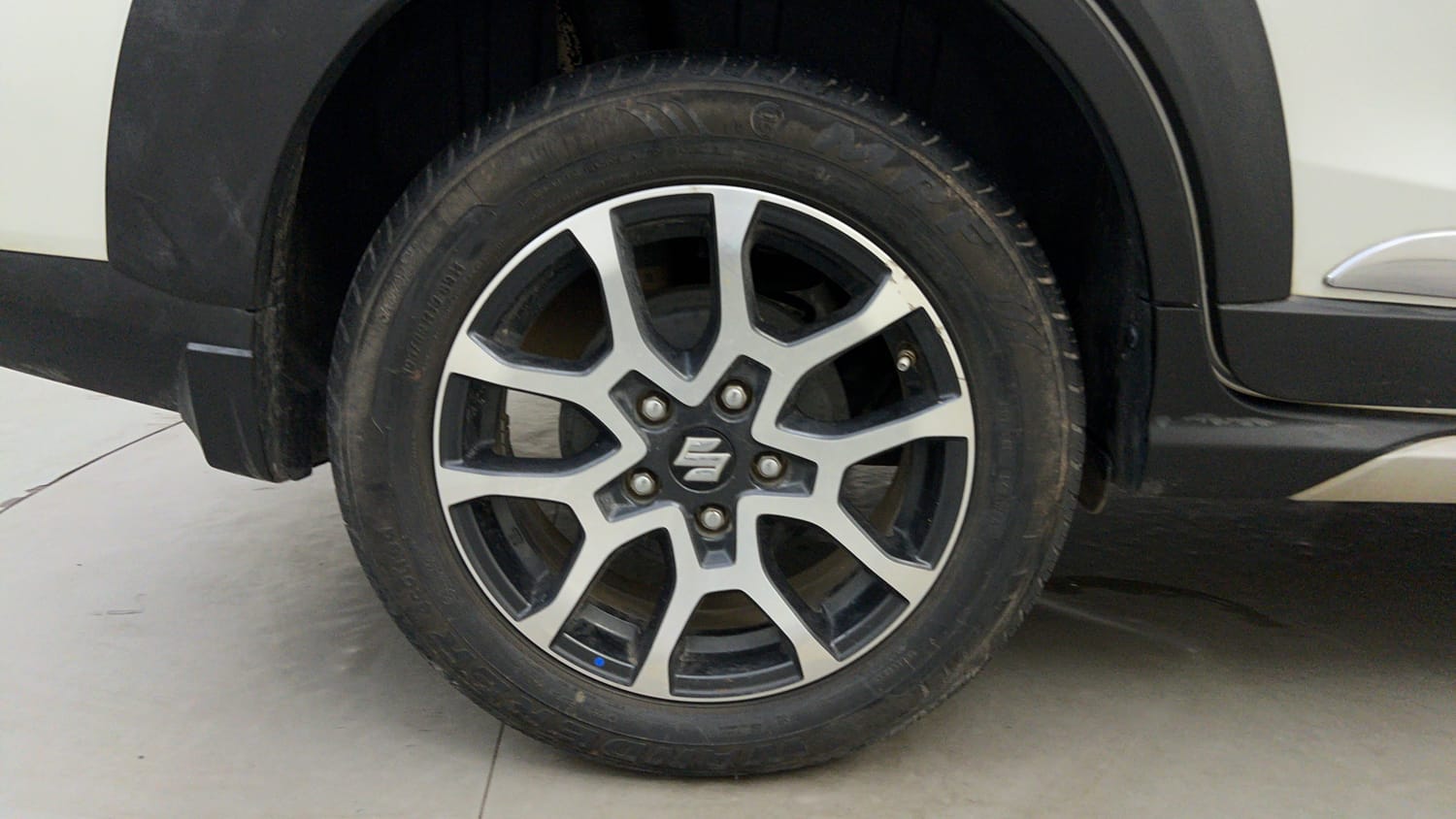 Used 2023 Maruti Suzuki XL6 Alpha Plus MT Petrol Petrol Manual tyres RIGHT REAR TYRE RIM VIEW