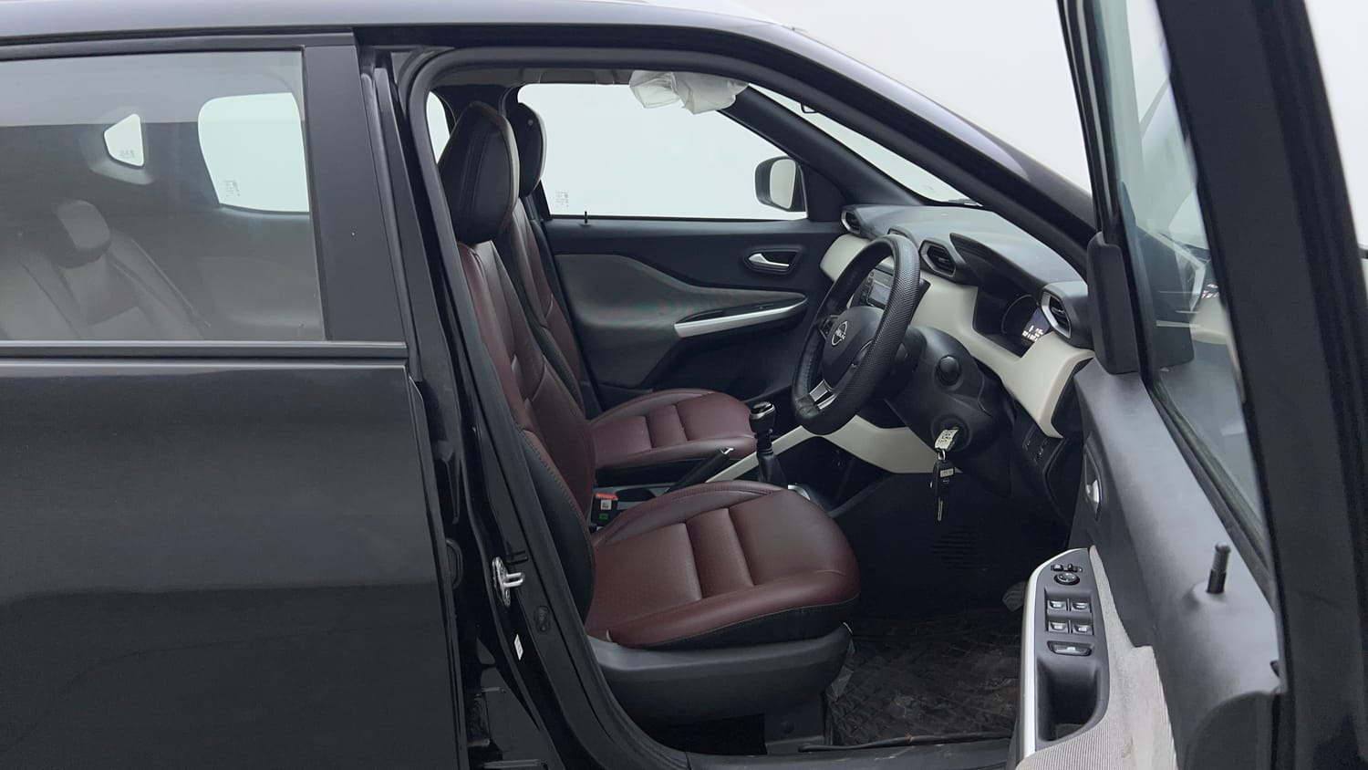 Used 2024 Nissan Magnite XL Petrol Manual interior RIGHT SIDE FRONT DOOR CABIN VIEW