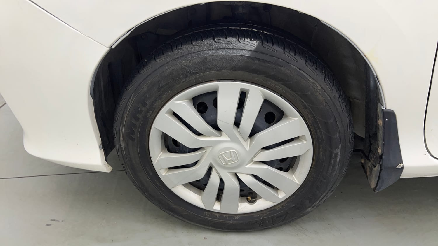 Used 2016 Honda City SV Petrol Manual tyres LEFT FRONT TYRE RIM VIEW