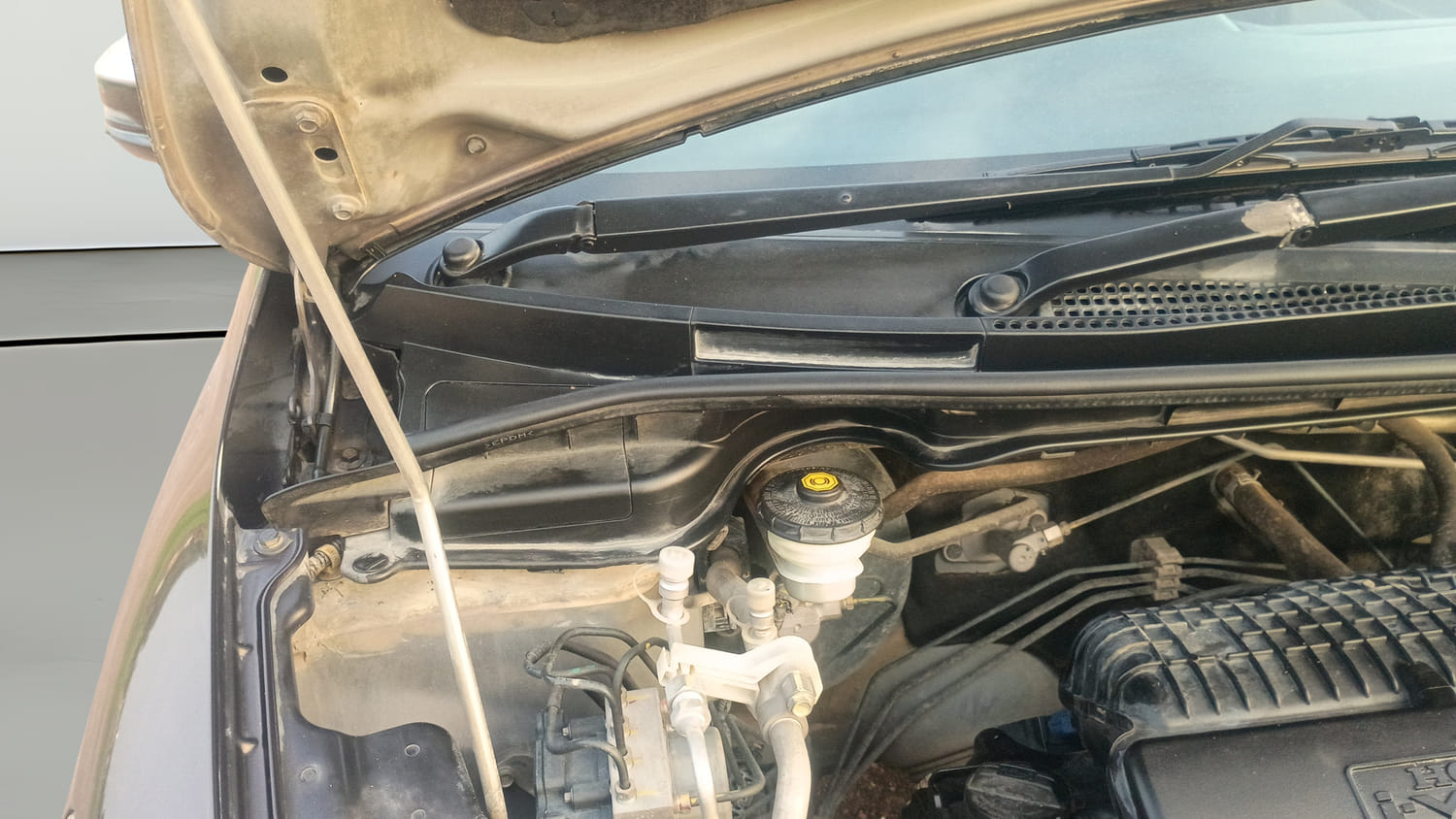 Used 2017 Honda Jazz V Petrol Petrol Manual engine ENGINE RIGHT SIDE HINGE & APRON VIEW