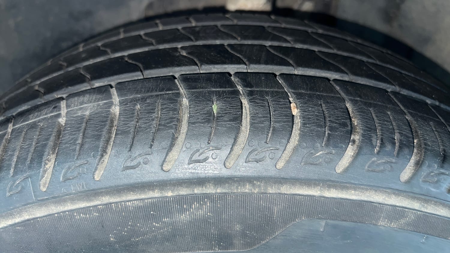 Used 2022 Tata Altroz XZ Plus i-Turbo Petrol Petrol Manual tyres LEFT FRONT TYRE TREAD VIEW