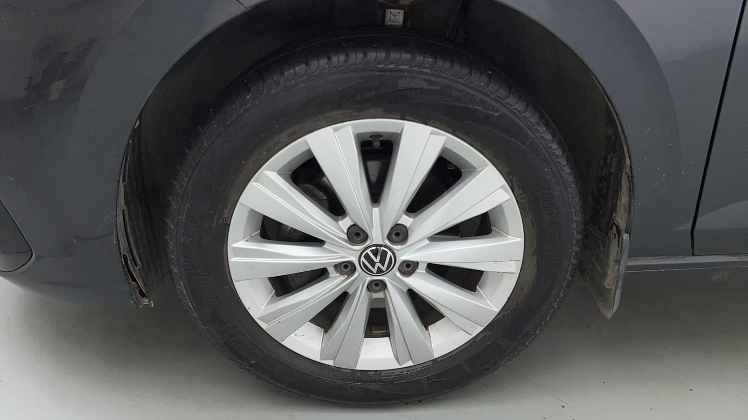 Used 2023 Volkswagen Virtus Highline 1.0 TSI AT Petrol Automatic tyres LEFT FRONT TYRE RIM VIEW
