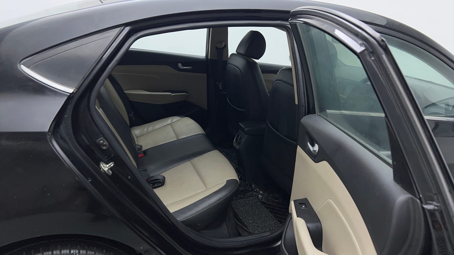 Used 2018 Hyundai Verna SX (O)1.6 VTVT Petrol Manual interior RIGHT SIDE REAR DOOR CABIN VIEW
