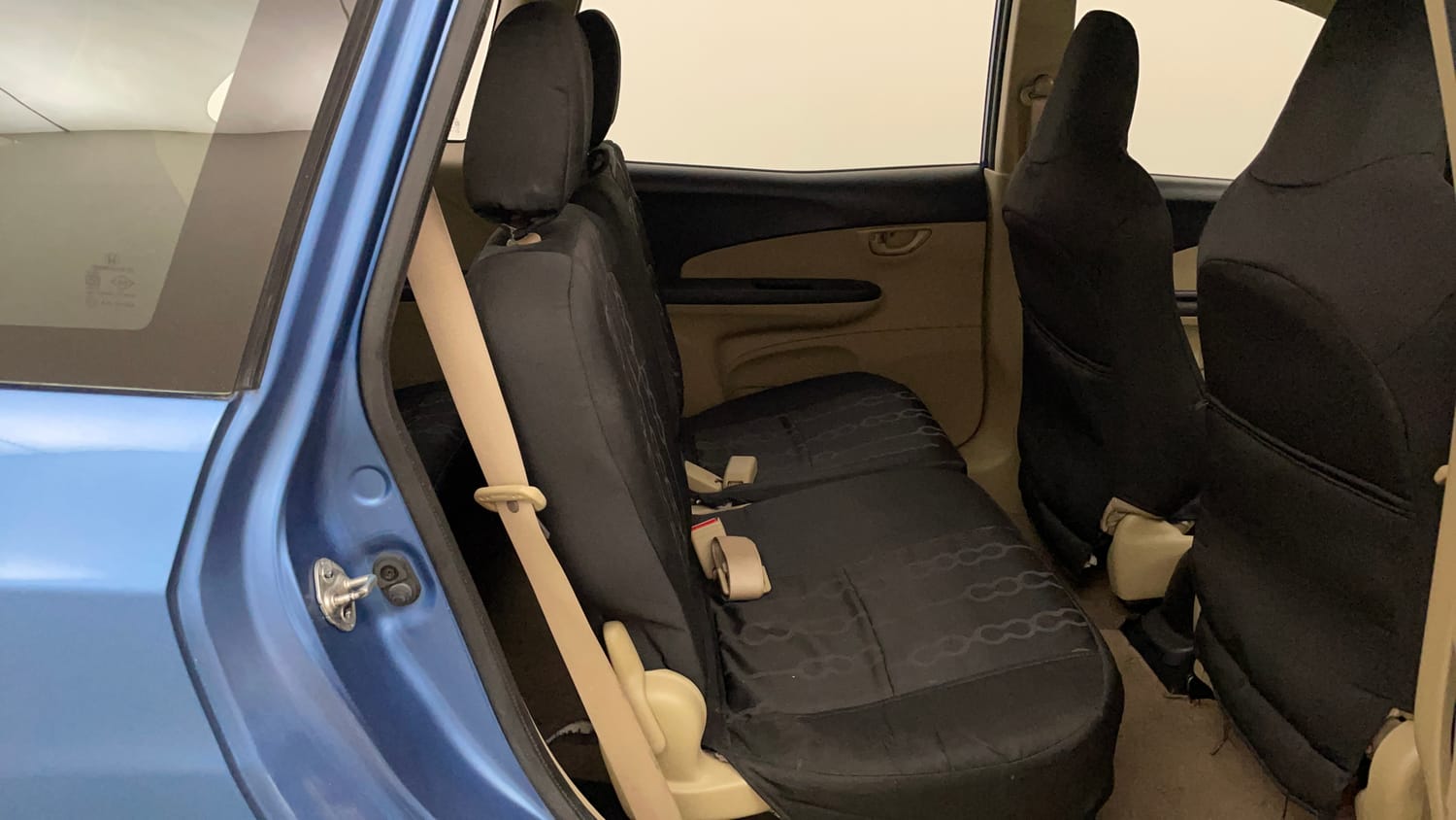 Used 2014 Honda Mobilio S Petrol Petrol Manual interior RIGHT SIDE REAR DOOR CABIN VIEW