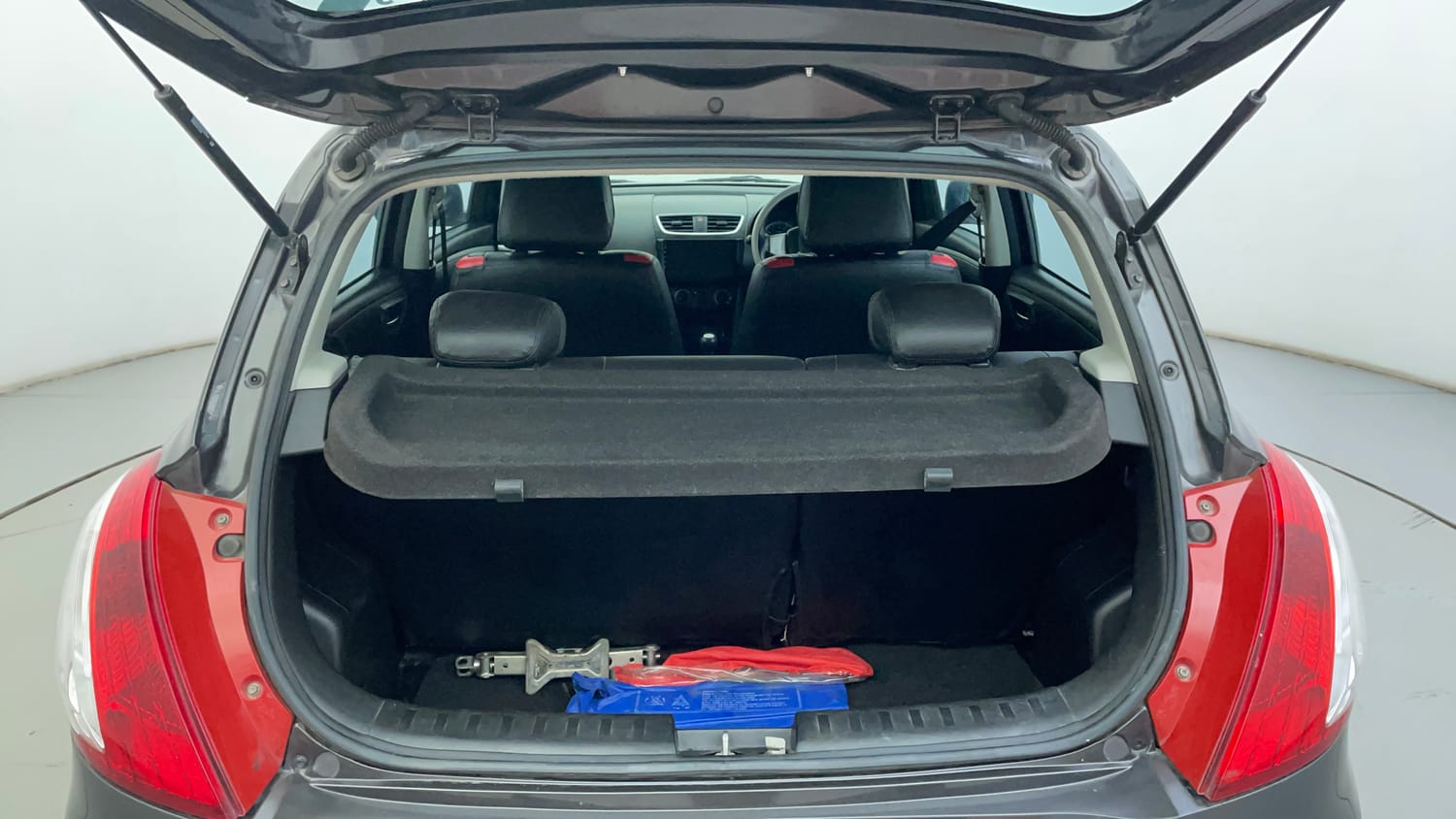 Used 2015 Maruti Suzuki Swift VXi Petrol Manual interior DICKY INSIDE VIEW