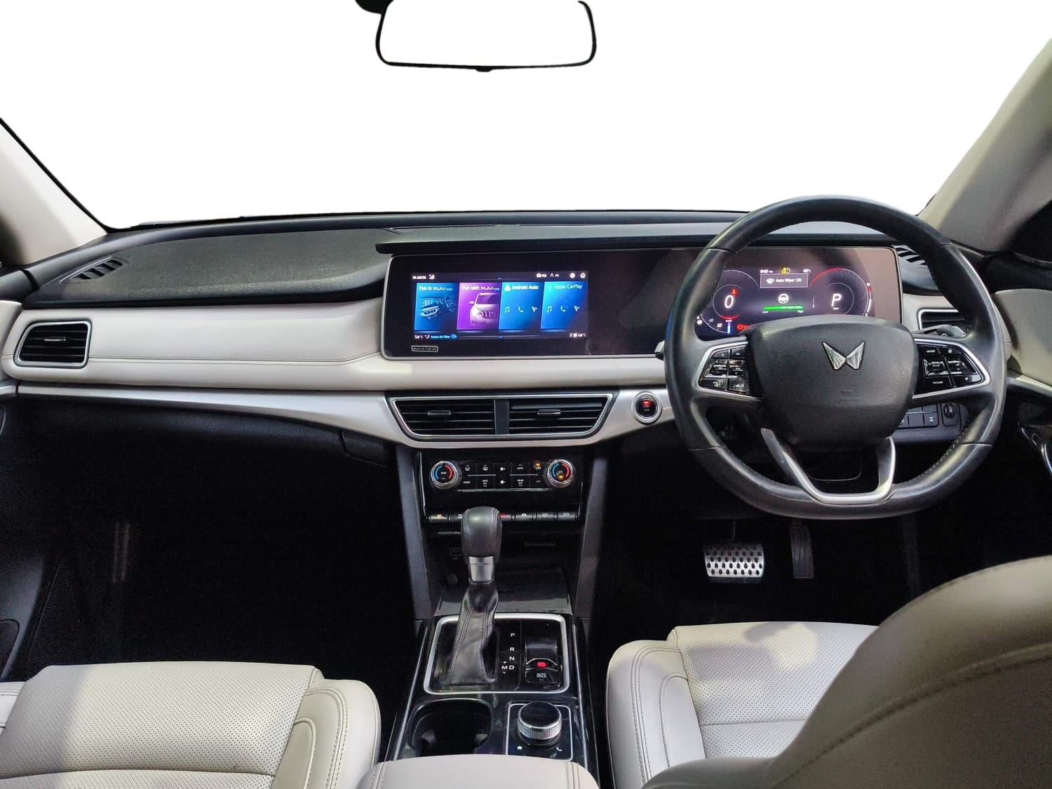 Used 2022 Mahindra XUV700 AX 7 Diesel AT AWD Luxury Pack 7 STR Diesel Automatic interior DASHBOARD VIEW