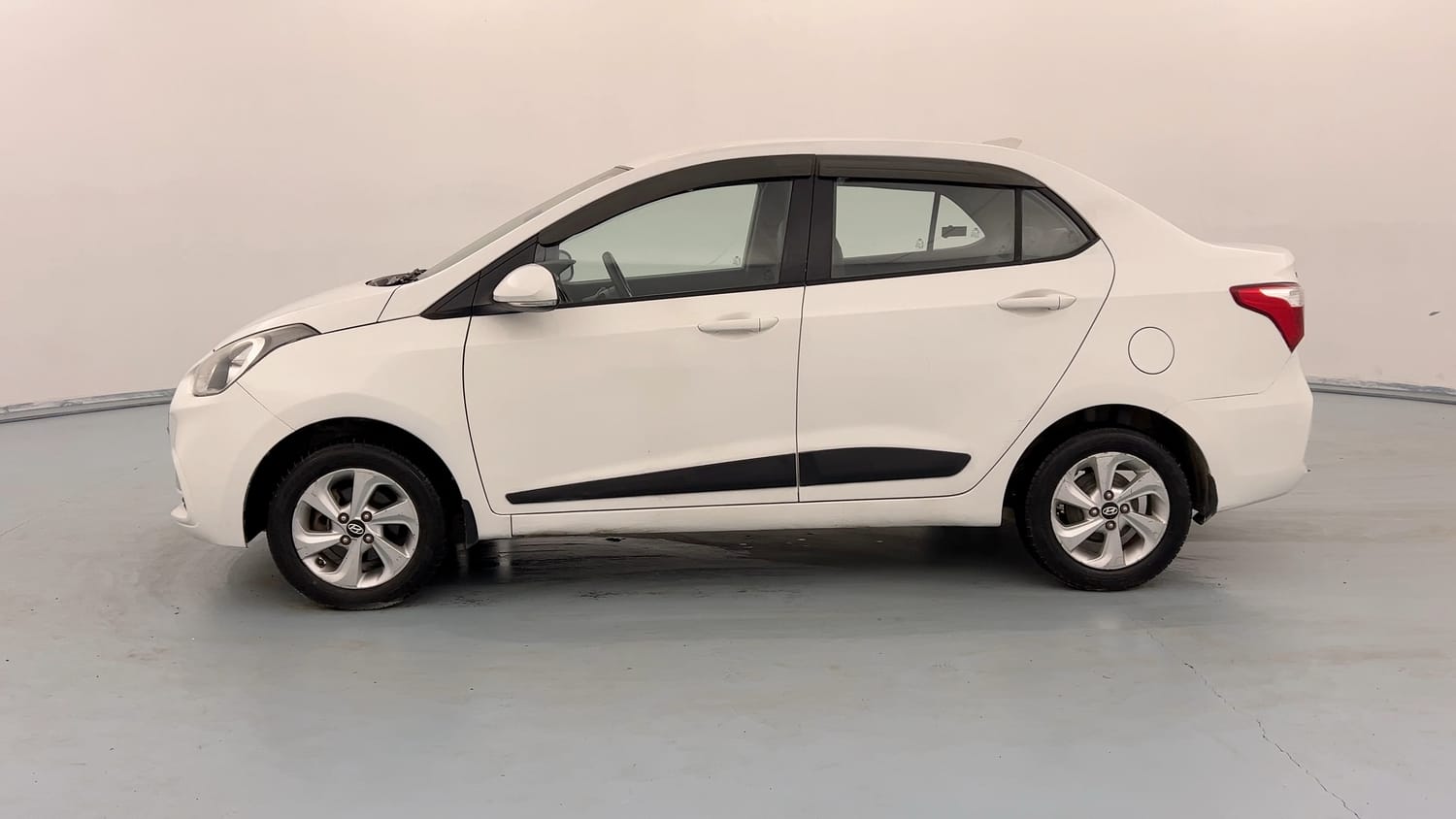 Used 2018 Hyundai Xcent SX Petrol Manual exterior LEFT SIDE VIEW