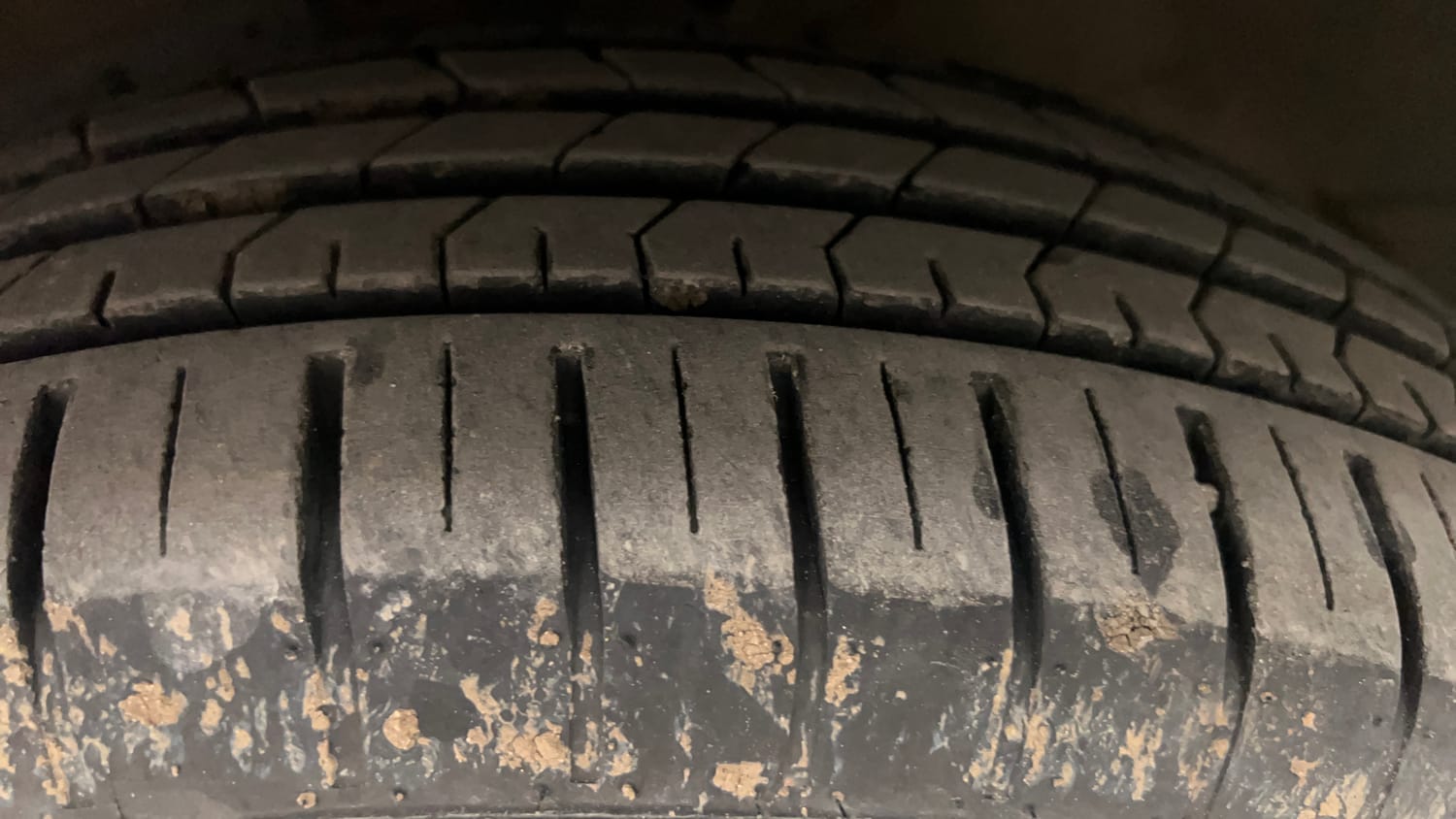 Used 2023 Maruti Suzuki Ciaz Zeta 1.5 Petrol Manual tyres LEFT FRONT TYRE TREAD VIEW