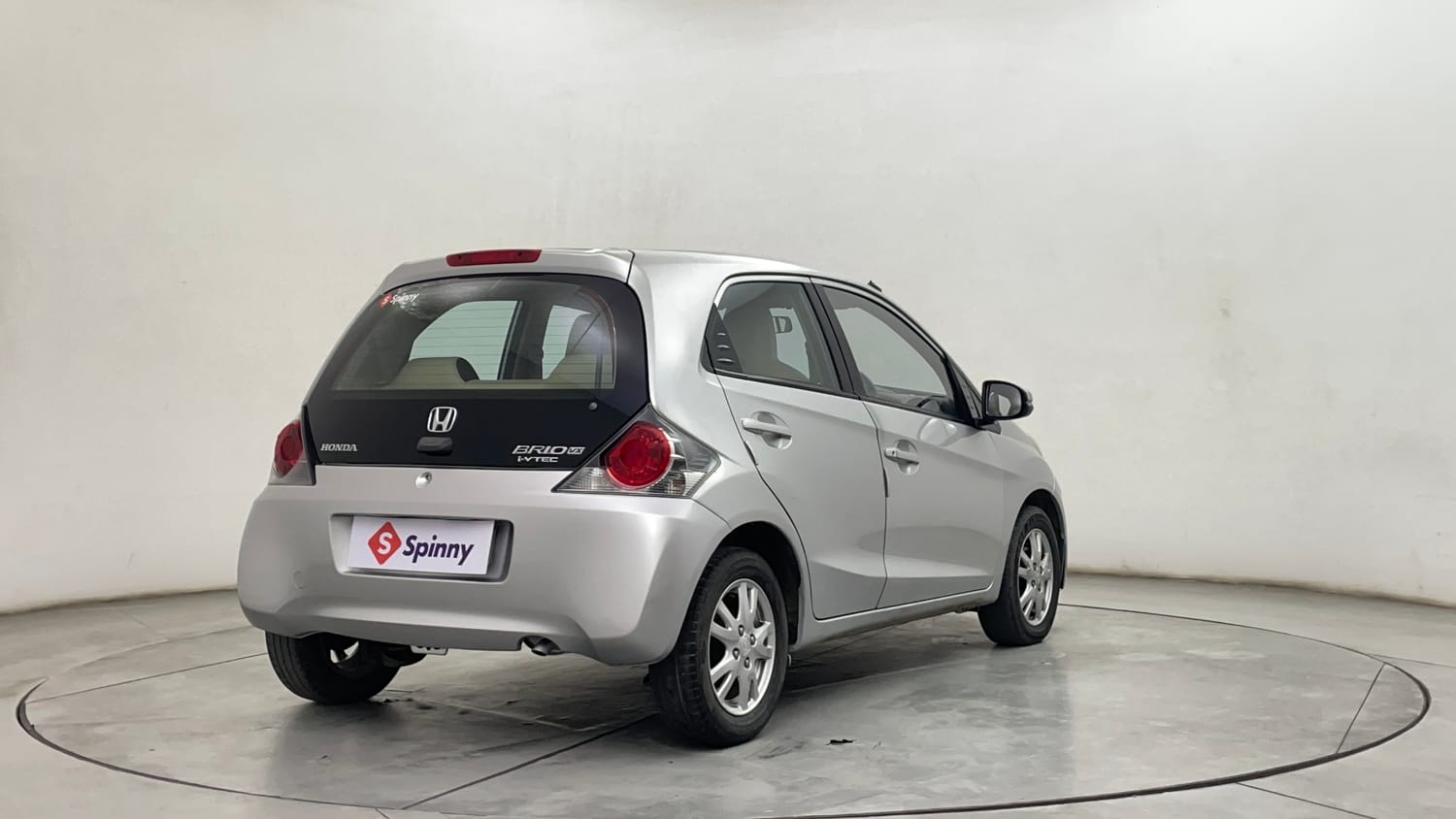 Used 2017 Honda Brio VX MT Petrol Manual exterior RIGHT REAR CORNER VIEW