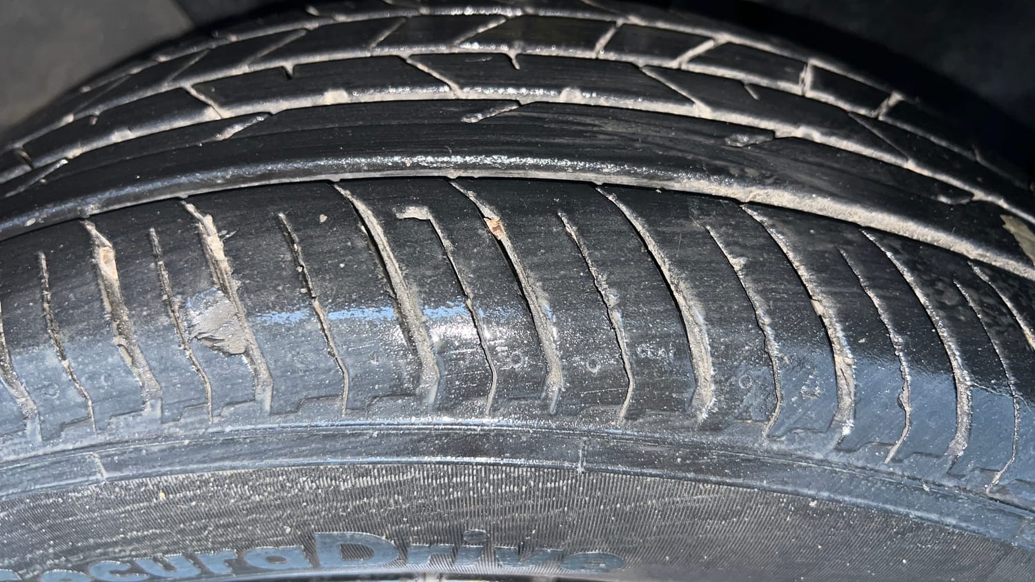 Used 2024 Nissan Magnite XL Petrol Manual tyres RIGHT FRONT TYRE TREAD VIEW