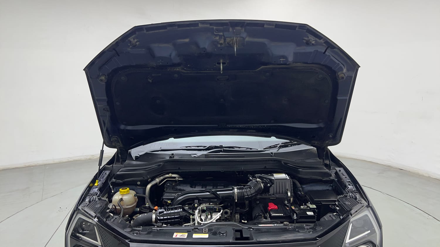 Used 2025 Mahindra XUV 3XO AX7L 1.2 Petrol AT Petrol Automatic engine ENGINE & BONNET OPEN FRONT VIEW