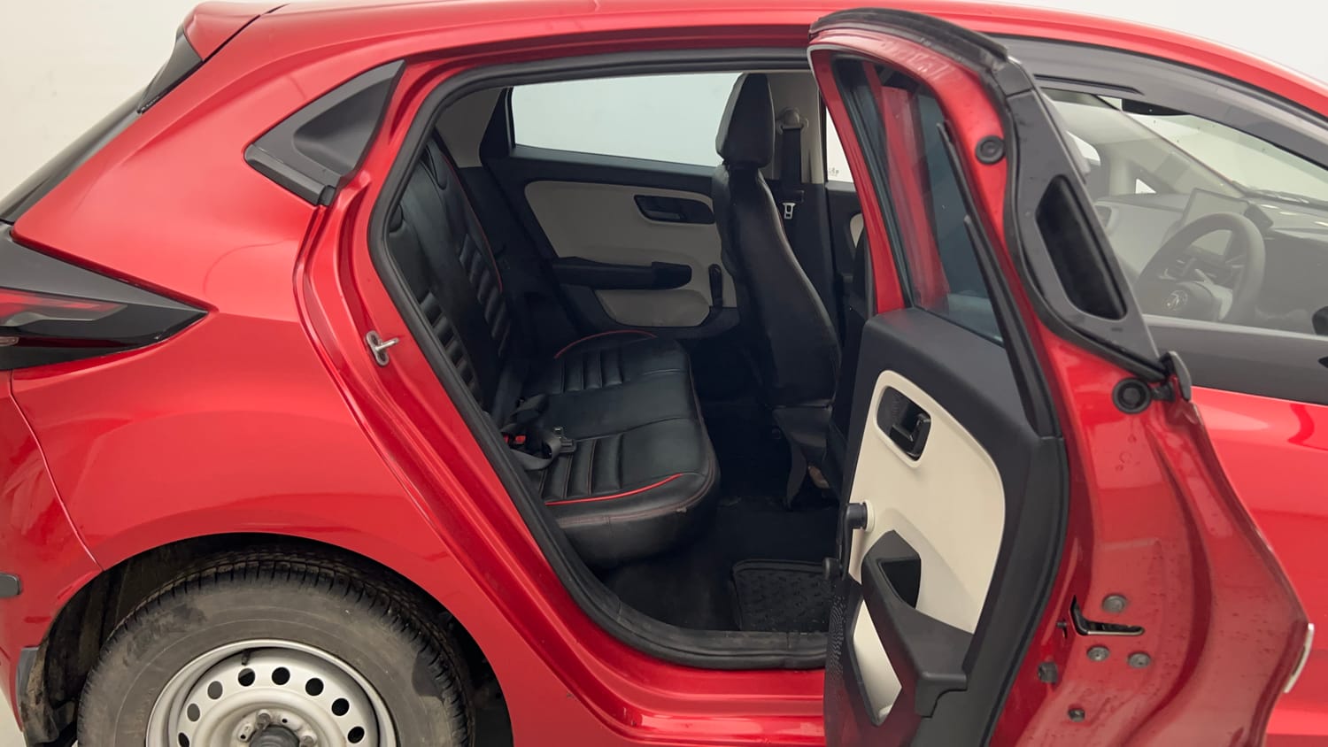 Used 2022 Tata Altroz XE Petrol Petrol Manual interior RIGHT SIDE REAR DOOR CABIN VIEW