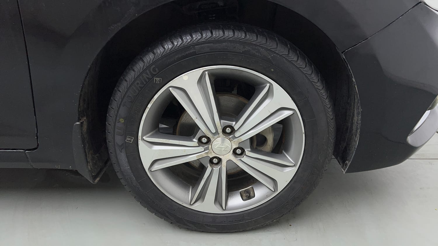 Used 2018 Hyundai Verna SX (O)1.6 VTVT Petrol Manual tyres RIGHT FRONT TYRE RIM VIEW