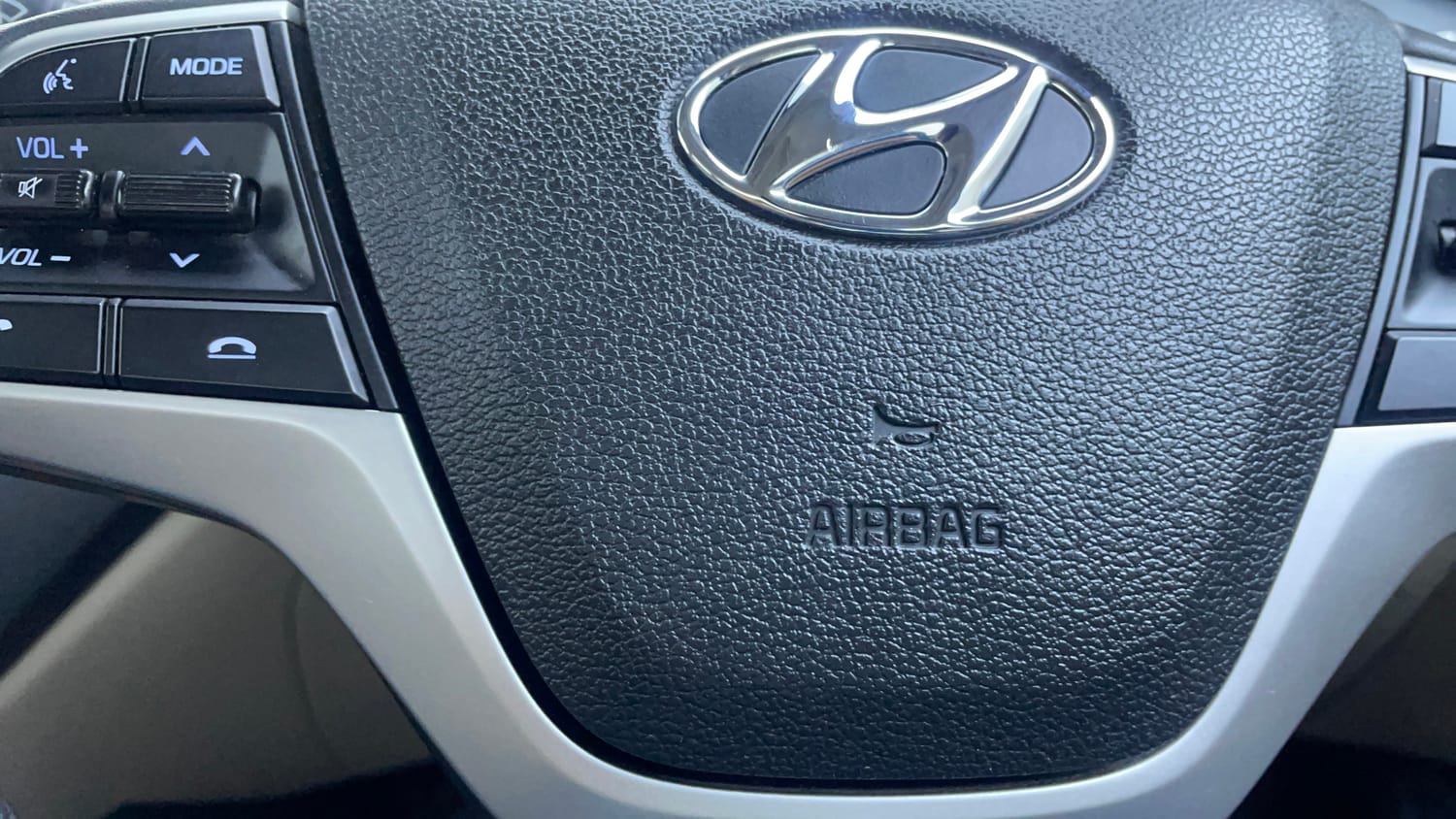 Used 2022 Hyundai Verna SX 1.5 MPi Petrol Manual top_features Airbags