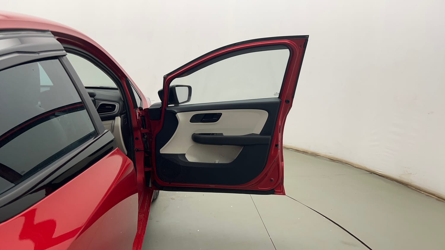 Used 2022 Tata Altroz XE Petrol Petrol Manual interior RIGHT FRONT DOOR OPEN VIEW