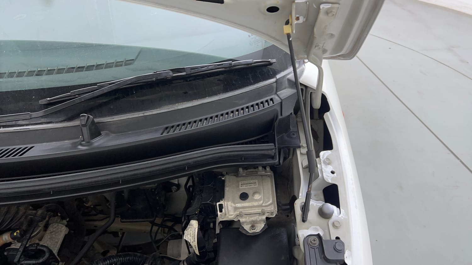 Used 2019 Maruti Suzuki Wagon R VXi 1.2 Petrol Manual engine ENGINE LEFT SIDE HINGE & APRON VIEW