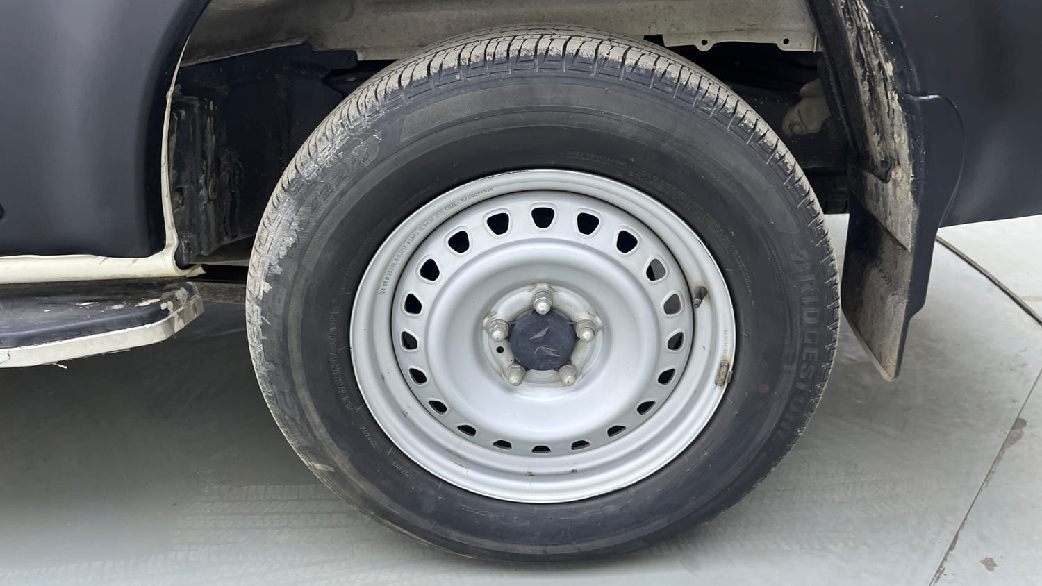 Used 2024 Mahindra Scorpio S3 Plus Diesel Manual tyres LEFT REAR TYRE RIM VIEW