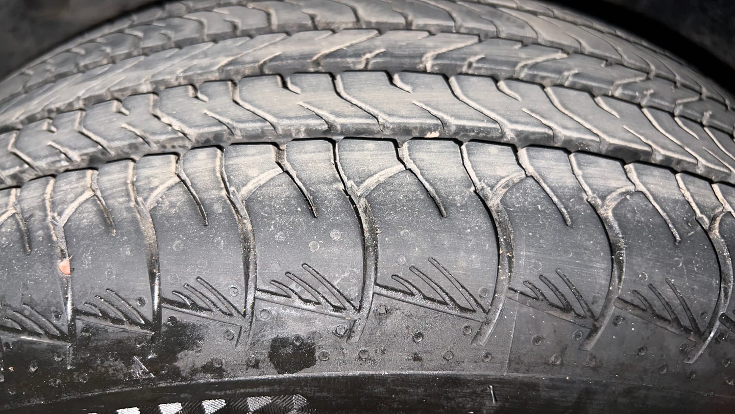 Used 2024 Toyota Urban Cruiser Hyryder V Hybrid Hybrid Automatic tyres LEFT FRONT TYRE TREAD VIEW