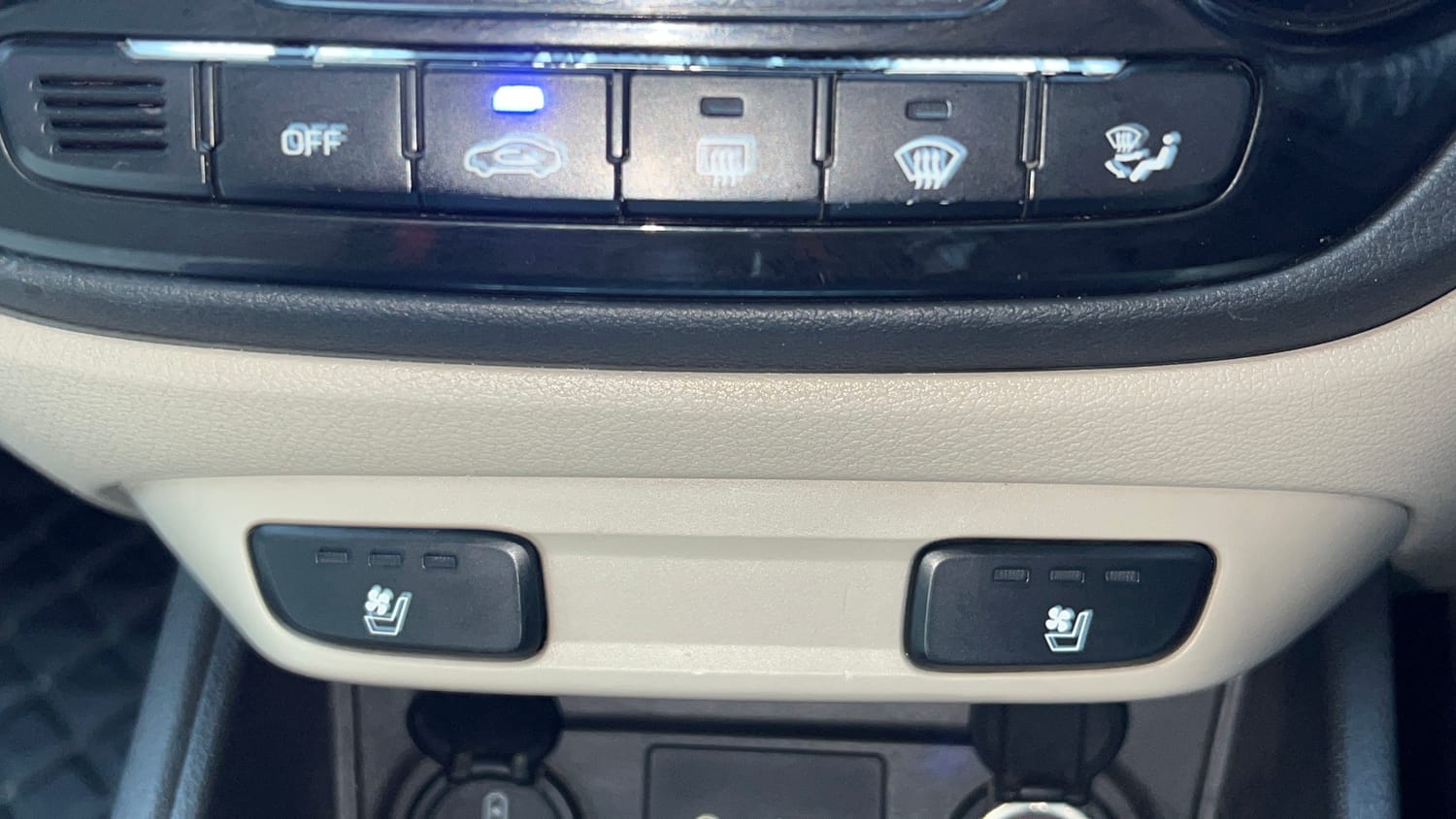 Used 2018 Hyundai Verna SX (O)1.6 VTVT Petrol Manual top_features Ventilated seats