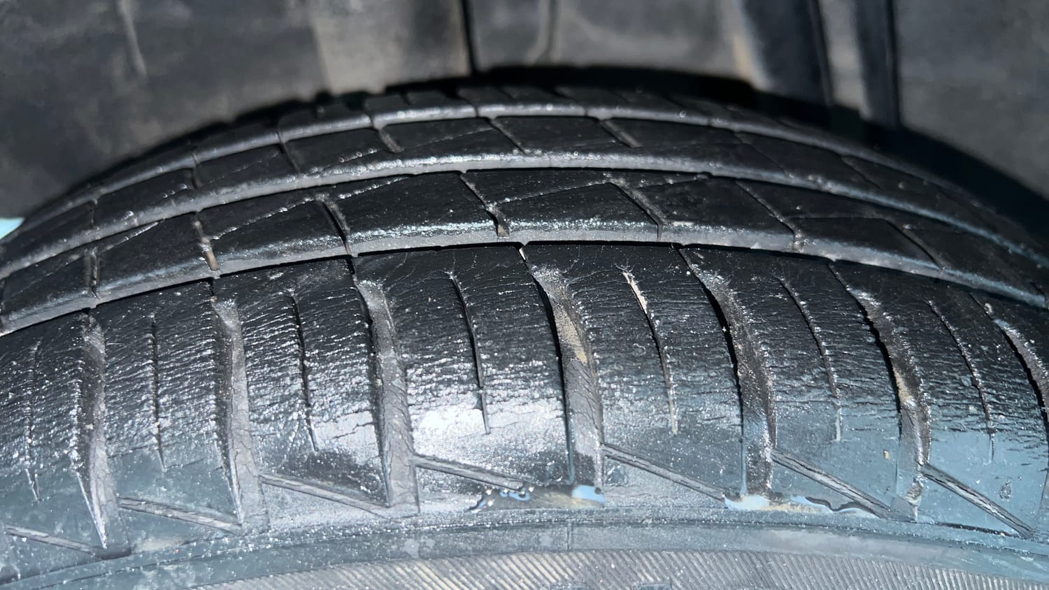 Used 2020 Renault Kwid 1.0 RXT AMT Opt Petrol Automatic tyres RIGHT REAR TYRE TREAD VIEW