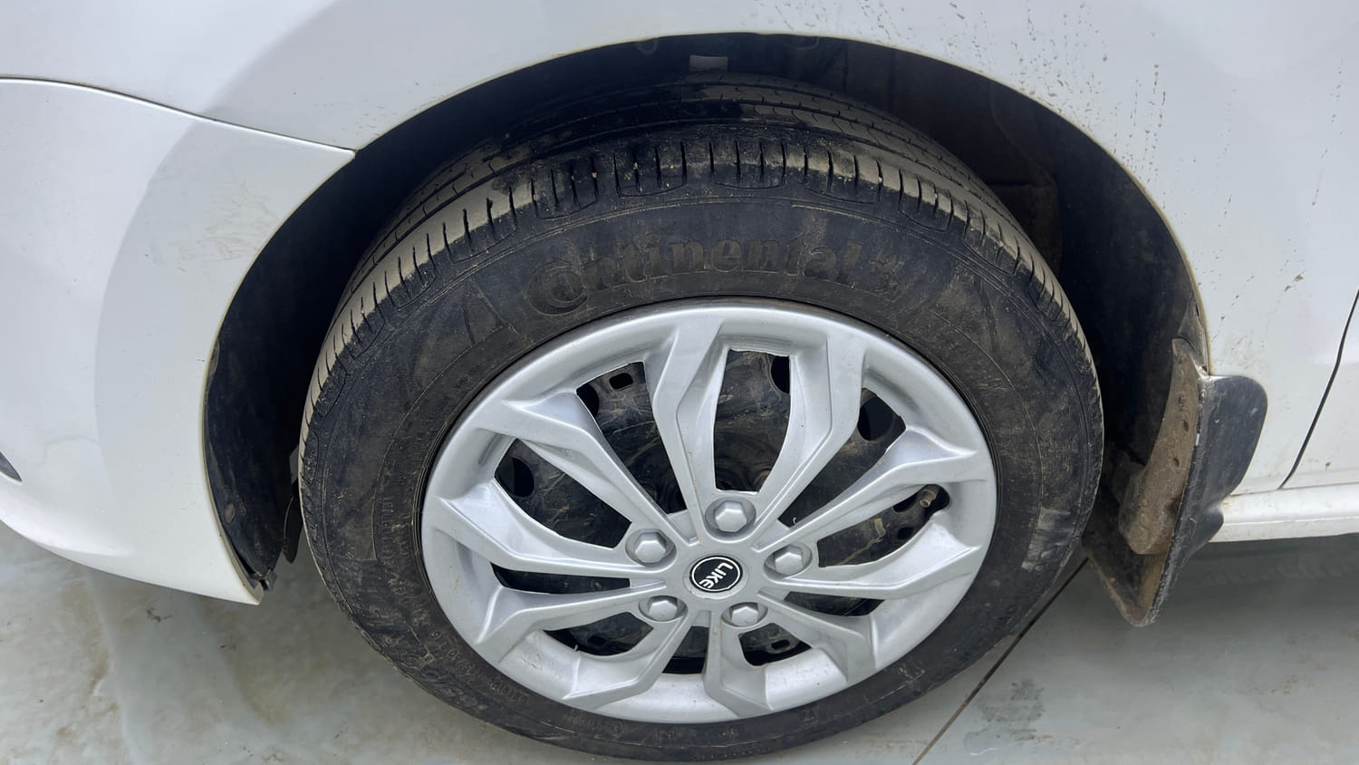 Used 2017 Volkswagen Polo Comfortline 1.2L (P) Petrol Manual tyres LEFT FRONT TYRE RIM VIEW