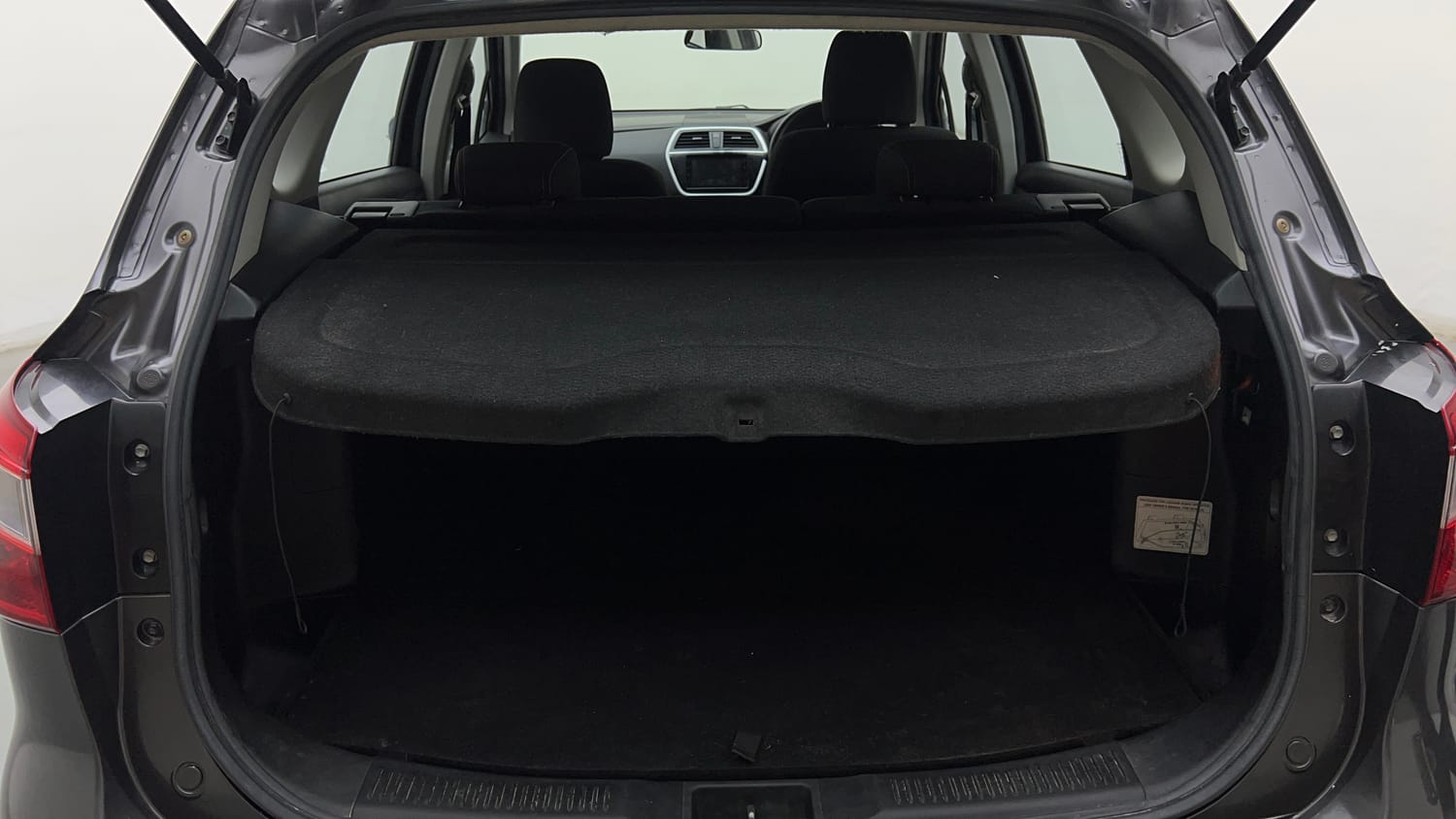 Used 2020 Maruti Suzuki S-Cross Zeta Petrol Manual interior DICKY INSIDE VIEW