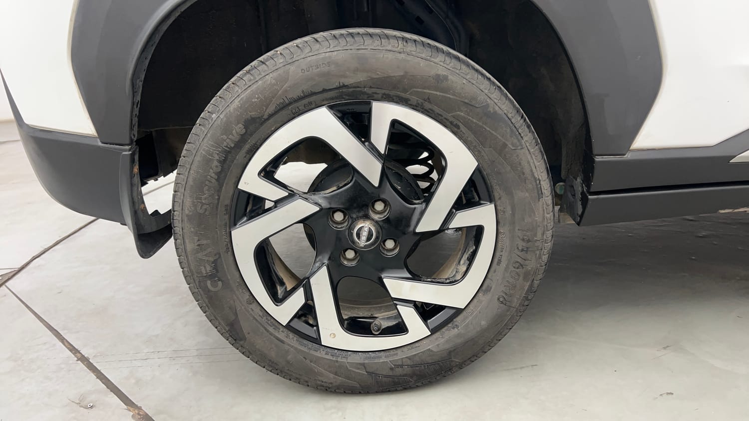 Used 2024 Nissan Magnite XV Turbo Petrol Manual tyres RIGHT REAR TYRE RIM VIEW