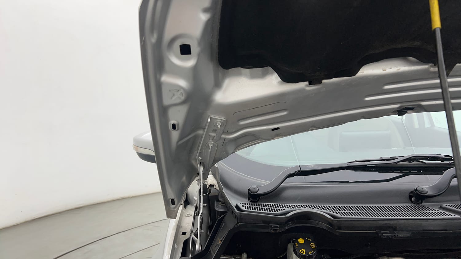 Used 2021 Ford EcoSport Trend 1.5L Ti-VCT Petrol Manual engine ENGINE RIGHT SIDE HINGE & APRON VIEW