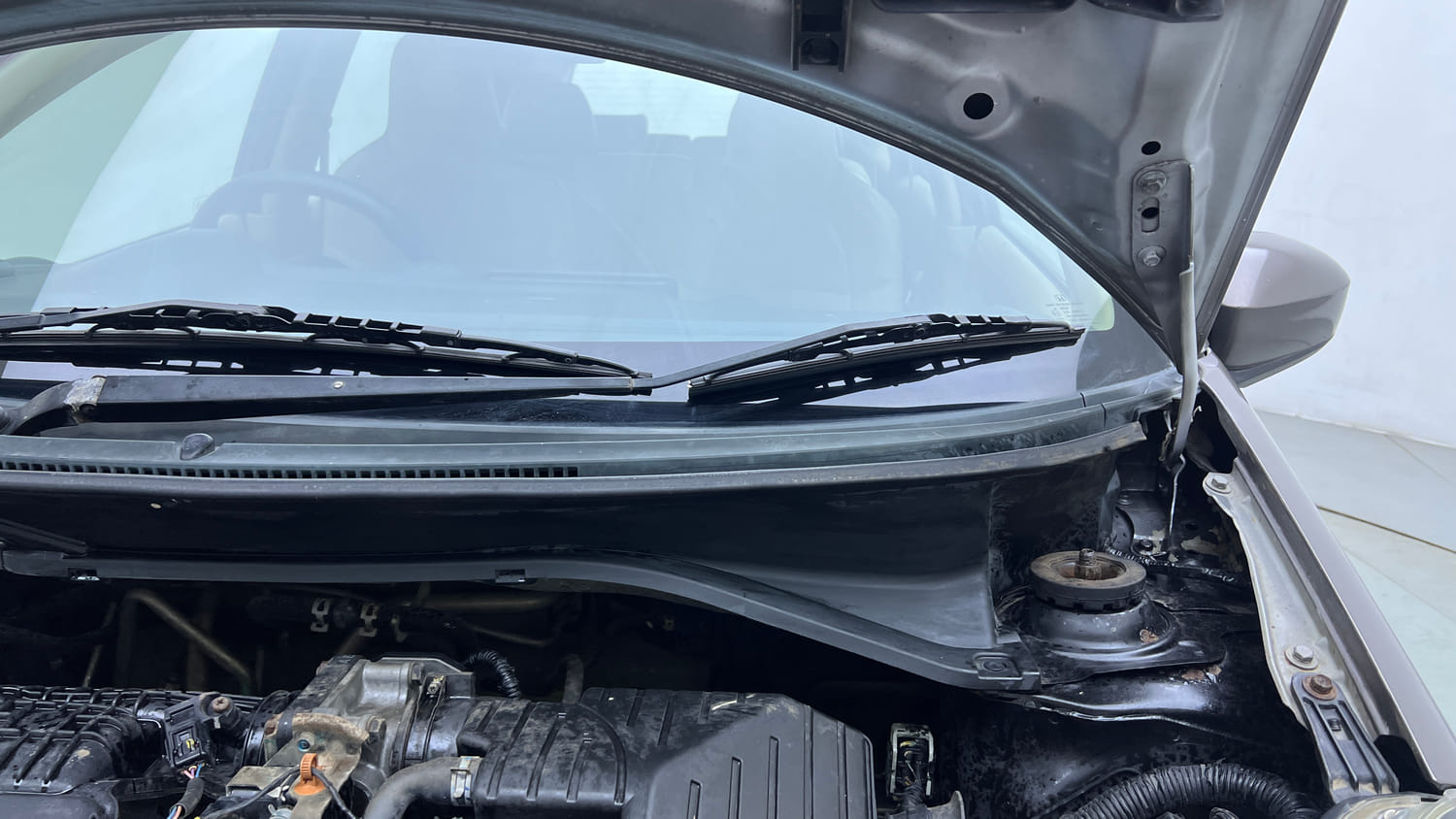 Used 2015 Honda Mobilio S Petrol Petrol Manual engine ENGINE LEFT SIDE HINGE & APRON VIEW