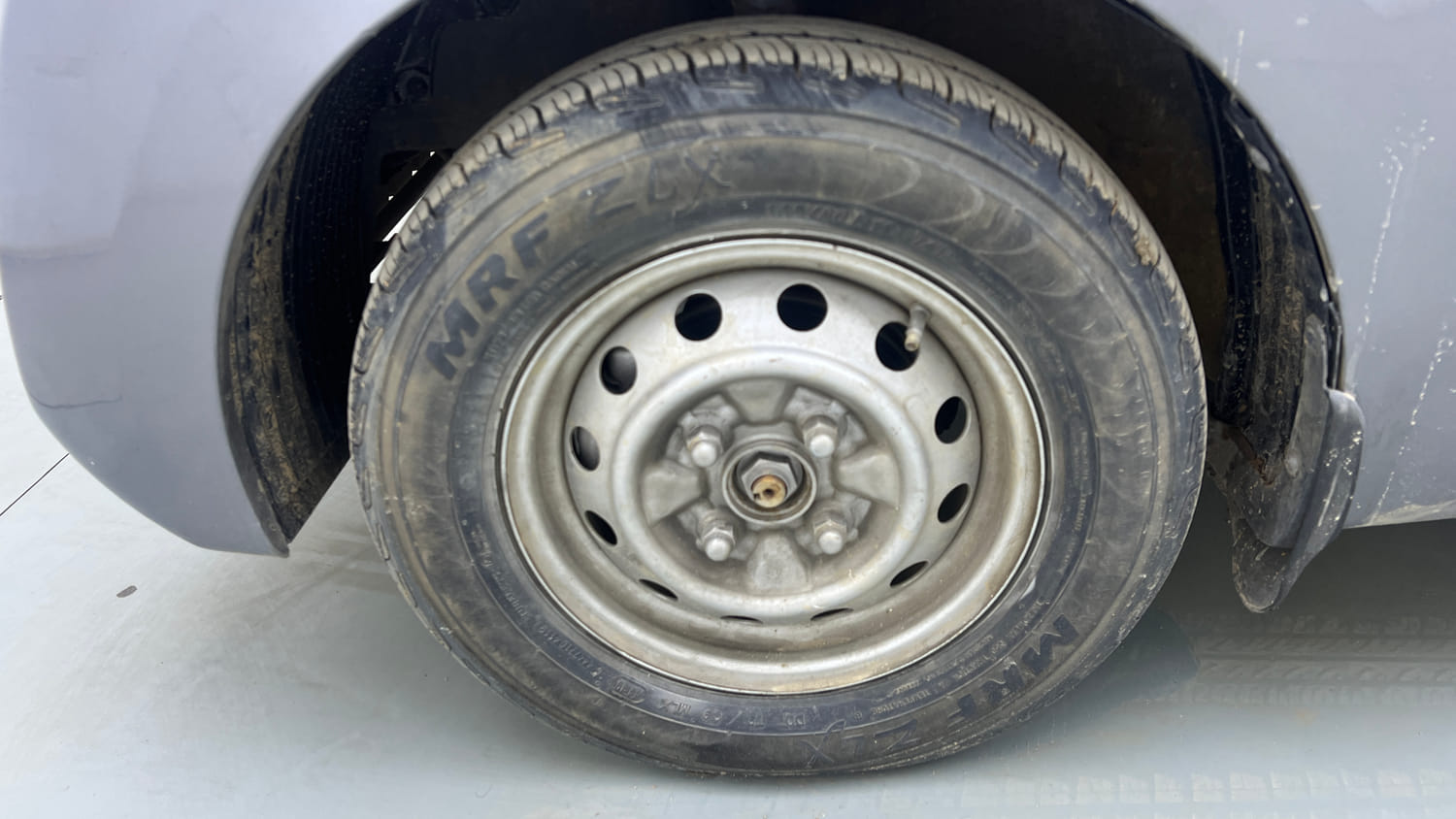 Used 2014 Hyundai Eon D-Lite + Petrol Manual tyres LEFT FRONT TYRE RIM VIEW