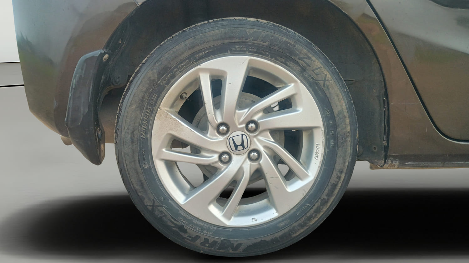 Used 2017 Honda Jazz V Petrol Petrol Manual tyres RIGHT REAR TYRE RIM VIEW