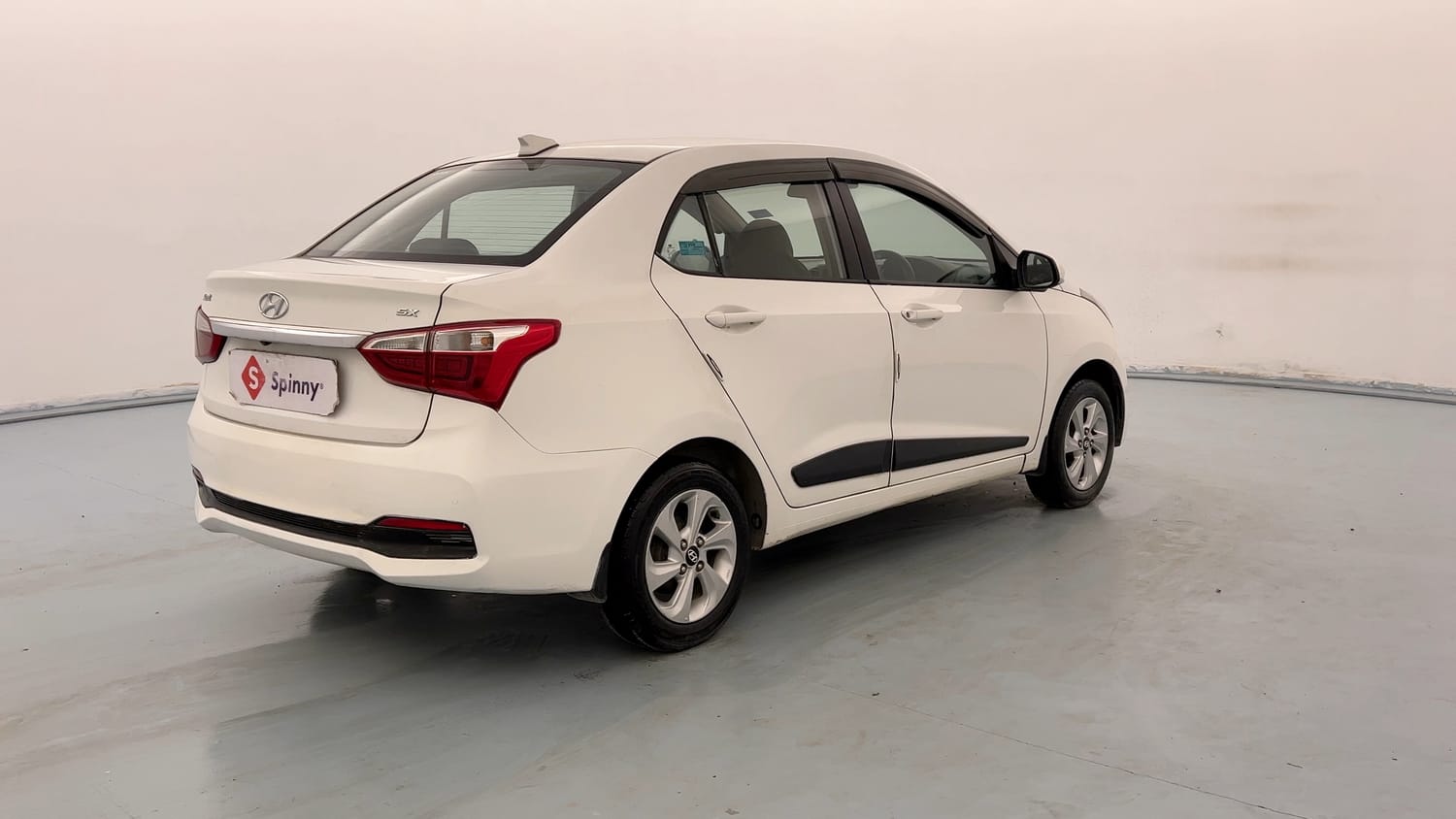 Used 2018 Hyundai Xcent SX Petrol Manual exterior RIGHT REAR CORNER VIEW