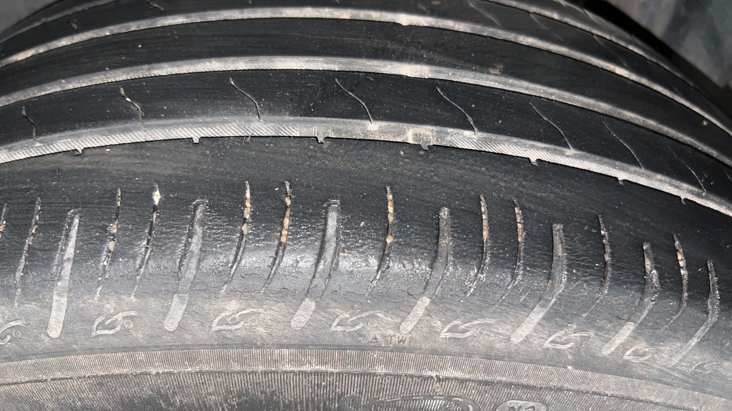 Used 2022 Maruti Suzuki Brezza ZXi Plus Petrol Manual tyres LEFT REAR TYRE TREAD VIEW