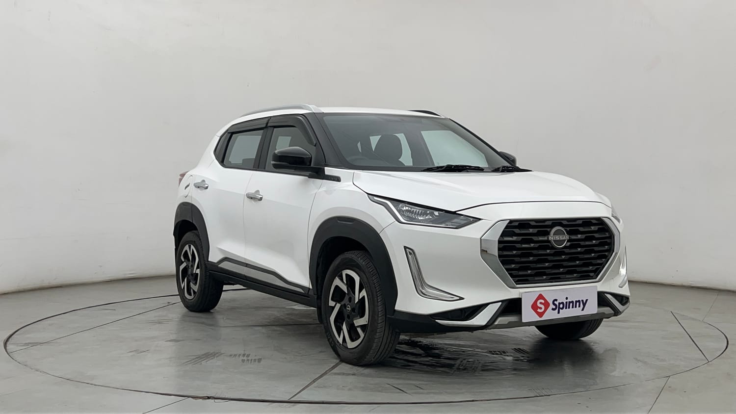 Used 2024 Nissan Magnite XV Turbo Petrol Manual exterior RIGHT FRONT CORNER VIEW
