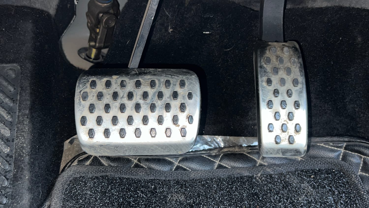 Used 2025 Mahindra XUV 3XO AX7L 1.2 Petrol AT Petrol Automatic interior PEDALS VIEW