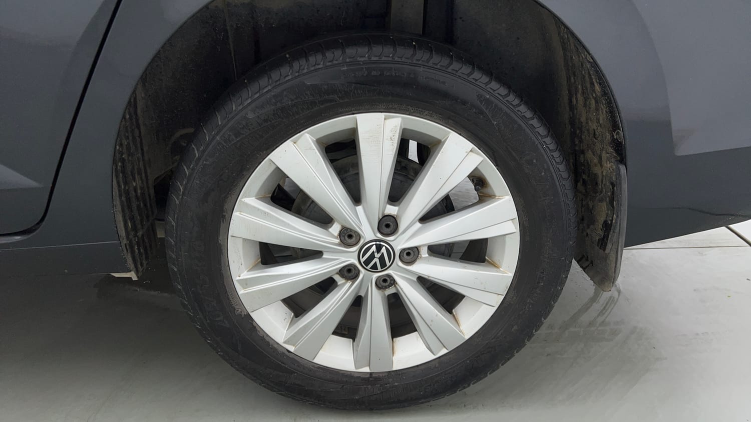 Used 2023 Volkswagen Virtus Highline 1.0 TSI AT Petrol Automatic tyres LEFT REAR TYRE RIM VIEW