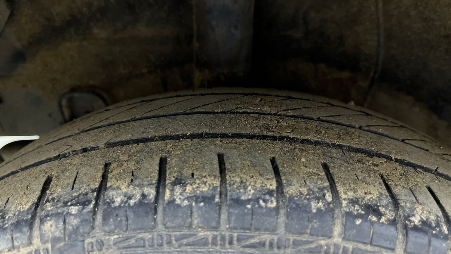 Used 2018 Hyundai Grand i10 Sportz AT 1.2 Kappa VTVT Petrol Automatic tyres RIGHT REAR TYRE TREAD VIEW