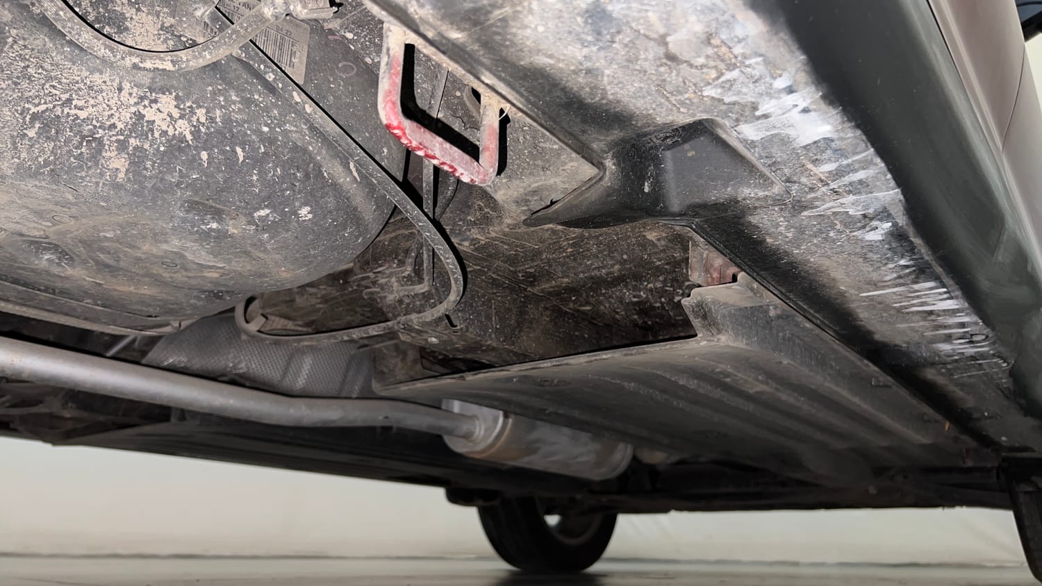 Used 2024 Toyota Urban Cruiser Hyryder V Hybrid Hybrid Automatic extra REAR RIGHT UNDERBODY VIEW