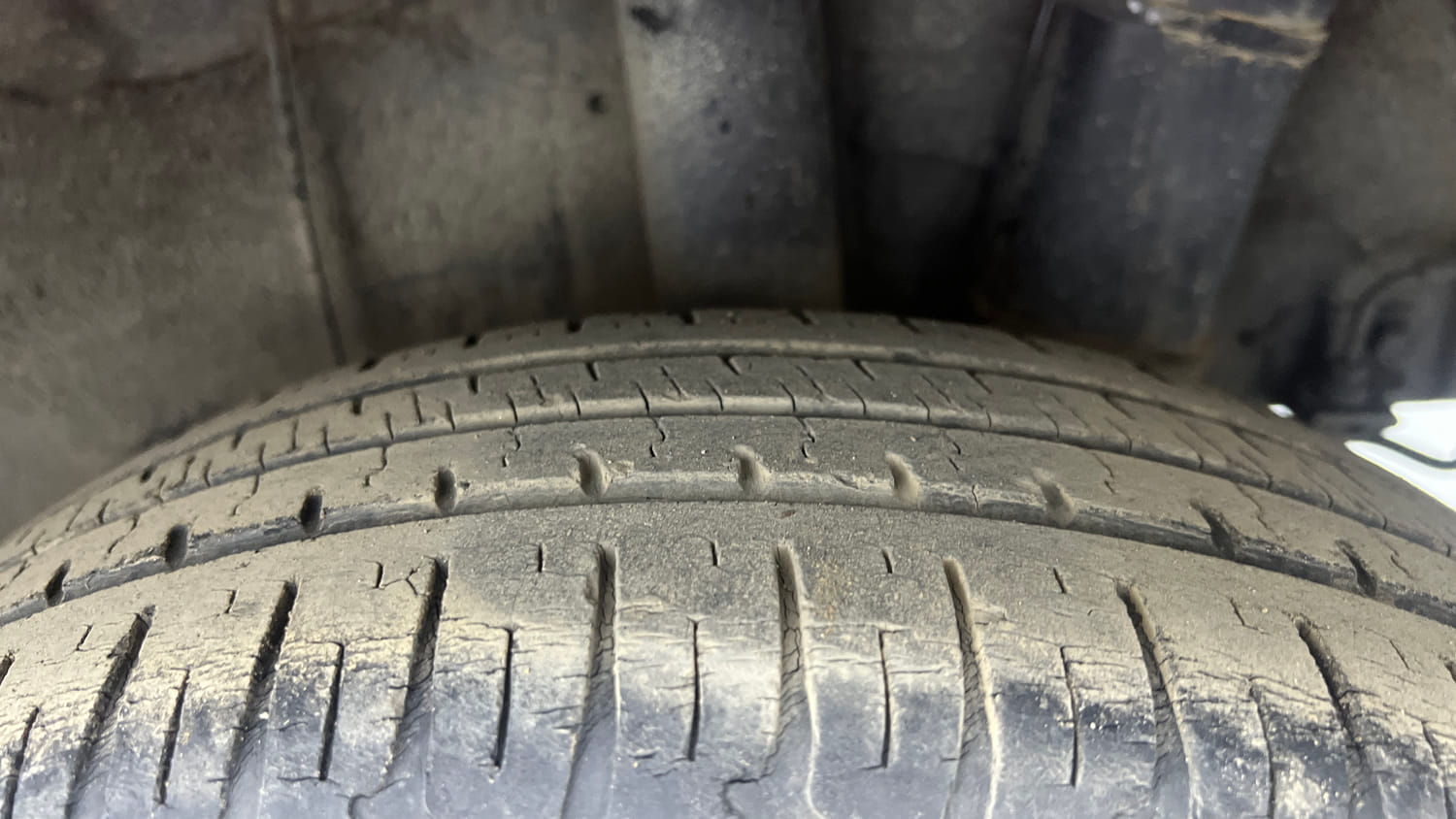 Used 2016 Hyundai Grand i10 Asta 1.2 Kappa VTVT (O) Petrol Manual tyres LEFT REAR TYRE TREAD VIEW
