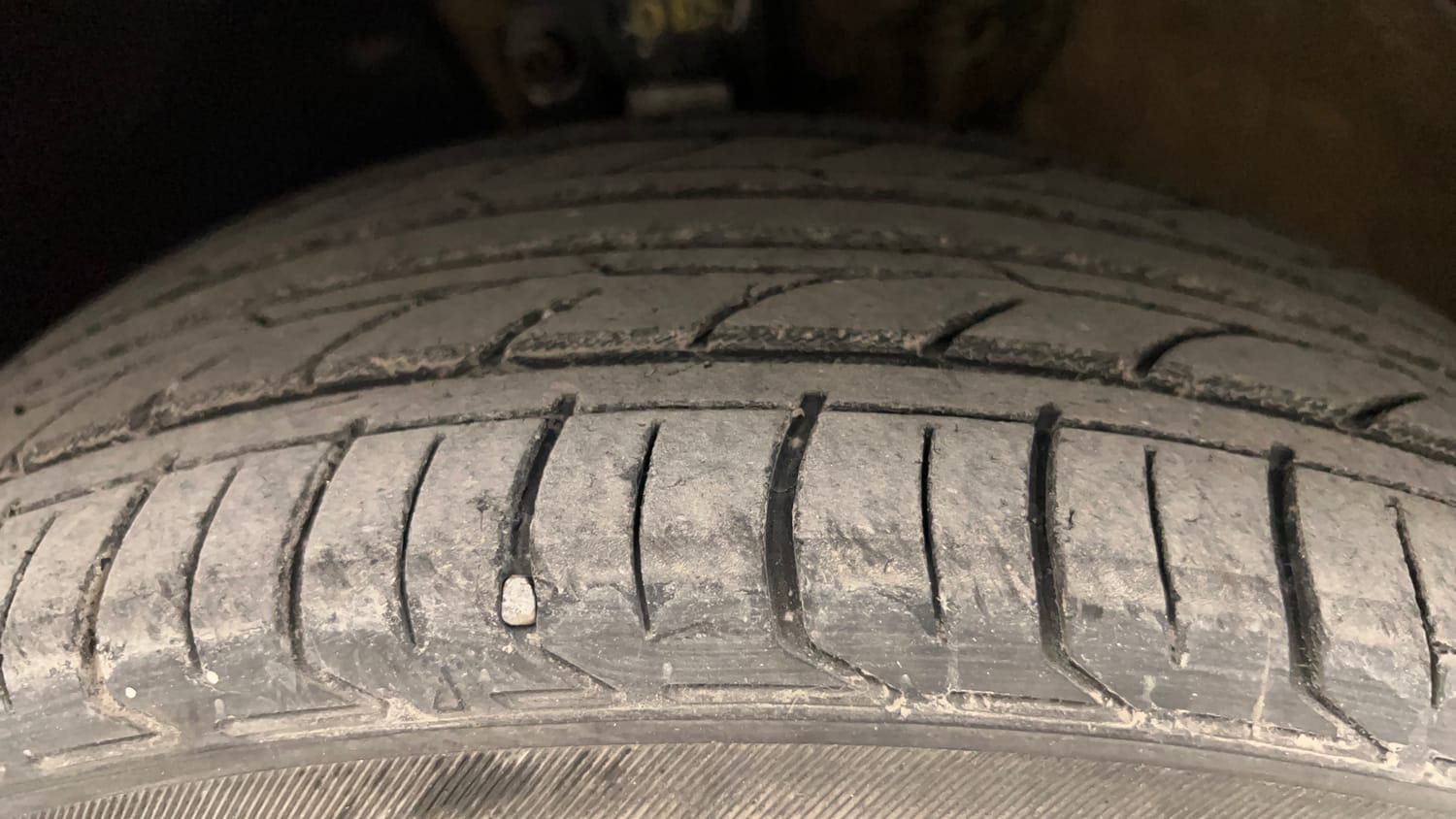 Used 2014 Volkswagen Vento Highline Diesel Diesel Manual tyres LEFT FRONT TYRE TREAD VIEW