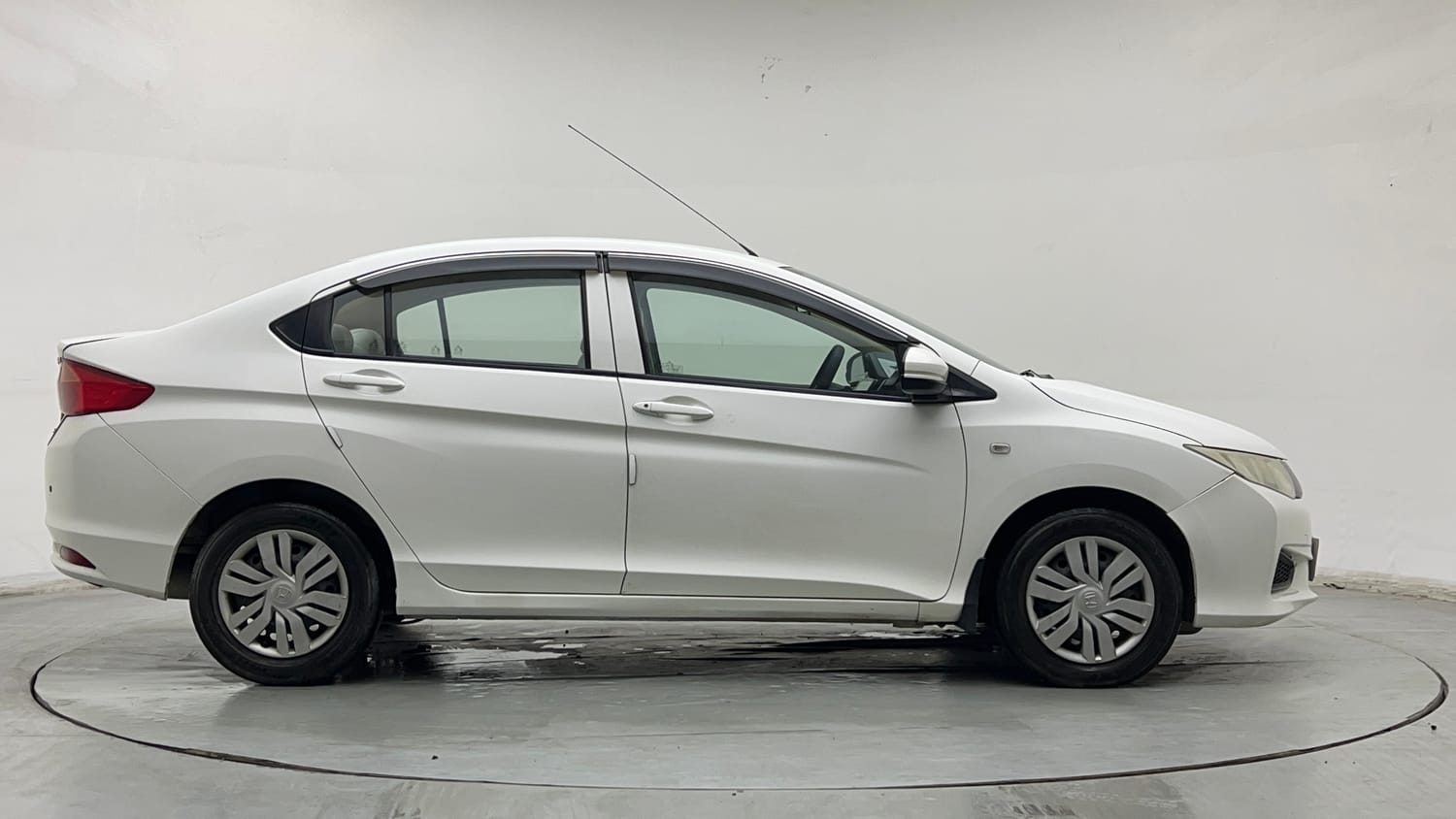 Used 2016 Honda City SV Petrol Manual exterior RIGHT SIDE VIEW